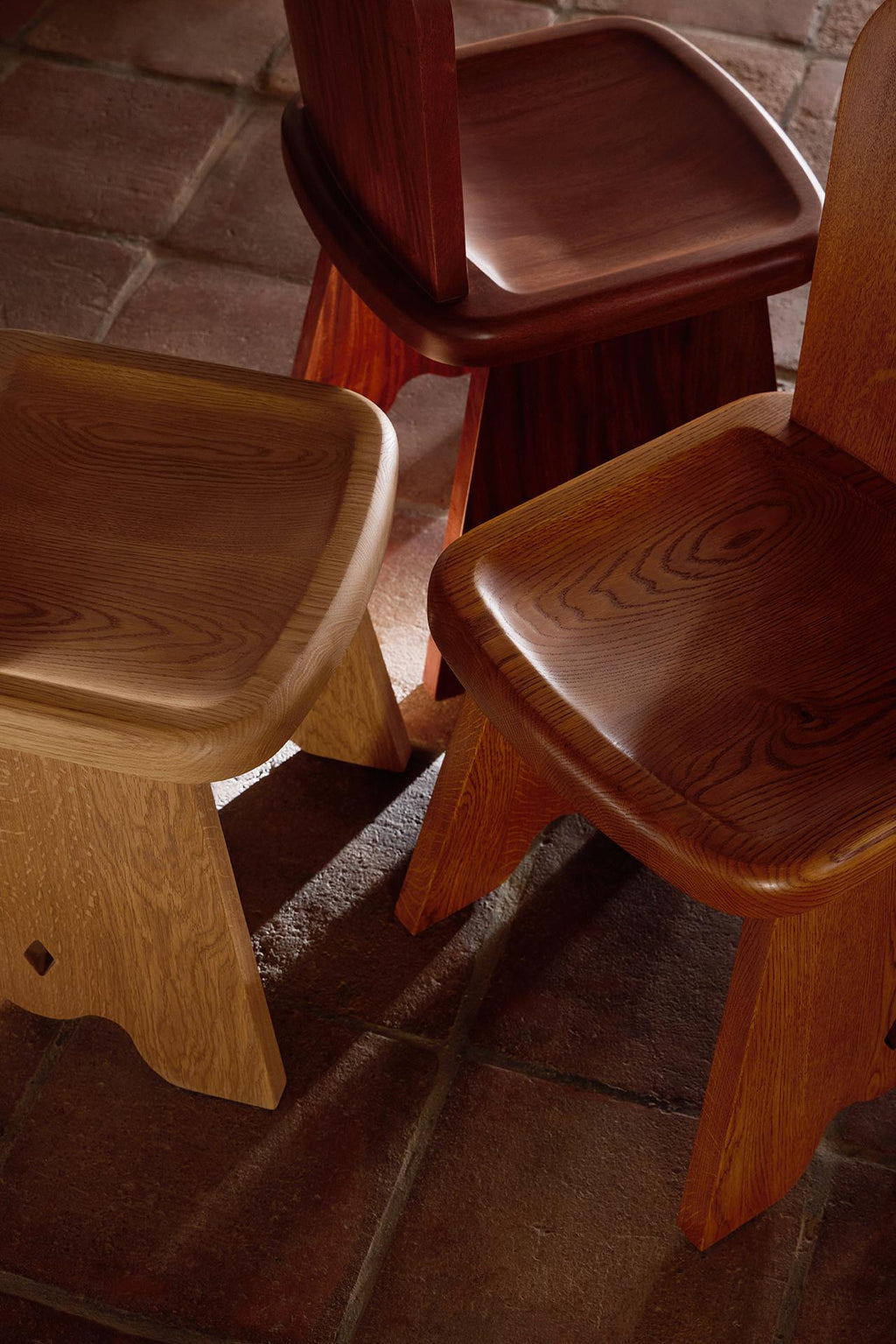 https://a.1stdibscdn.com/rambling-chair-in-honey-french-oak-wood-by-yaniv-chen-for-lemon-for-sale-picture-12/f_59512/f_382641621714640686374/20240412_LemonDesign_RamblingChair_SHOT_09_8779_RT_master.jpg