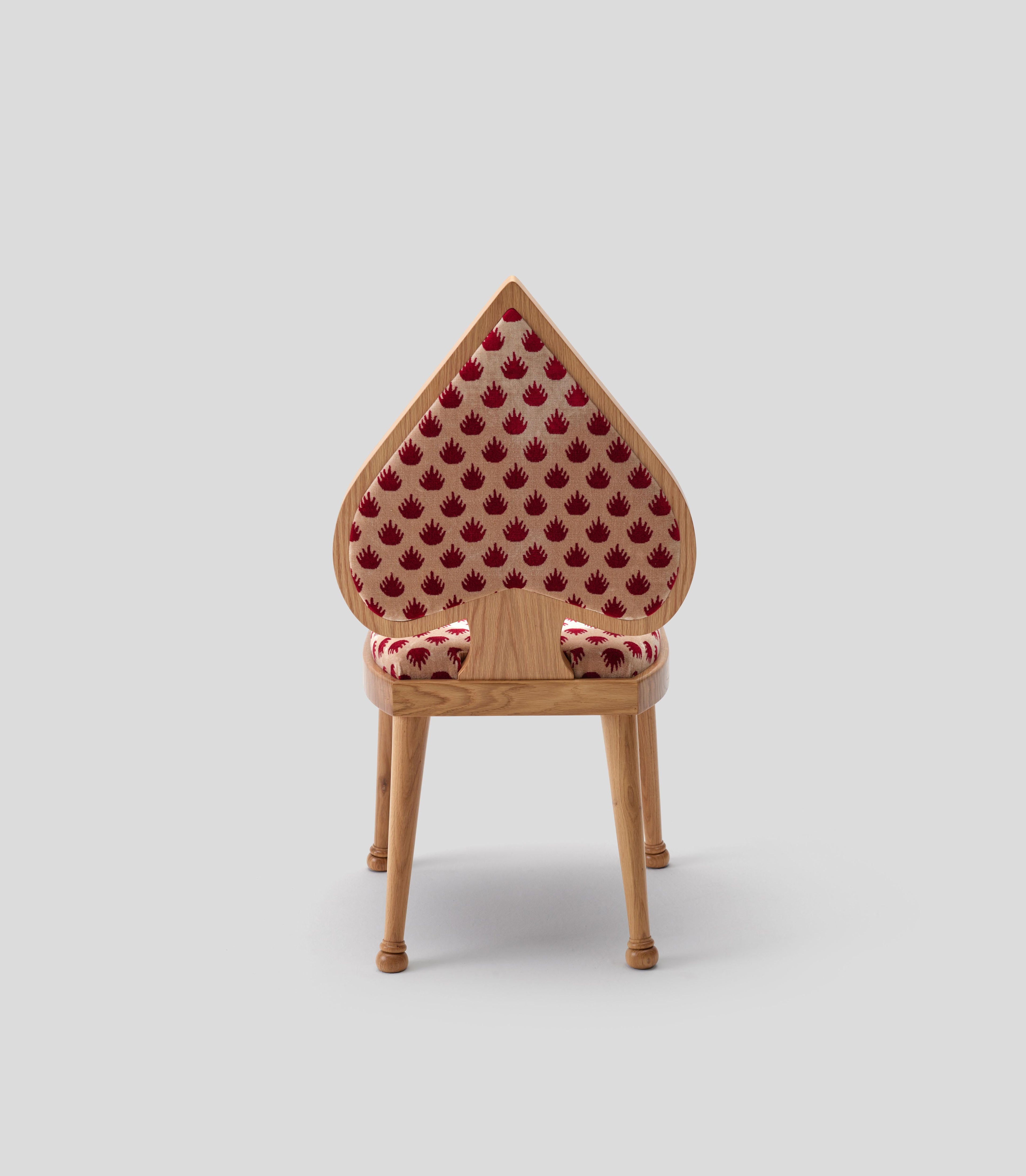 https://a.1stdibscdn.com/ace-chair-in-oak-and-red-velvet-coronation-fabric-for-sale-picture-6/f_36601/f_418972921729024101265/20240627_MK34576__master.jpg