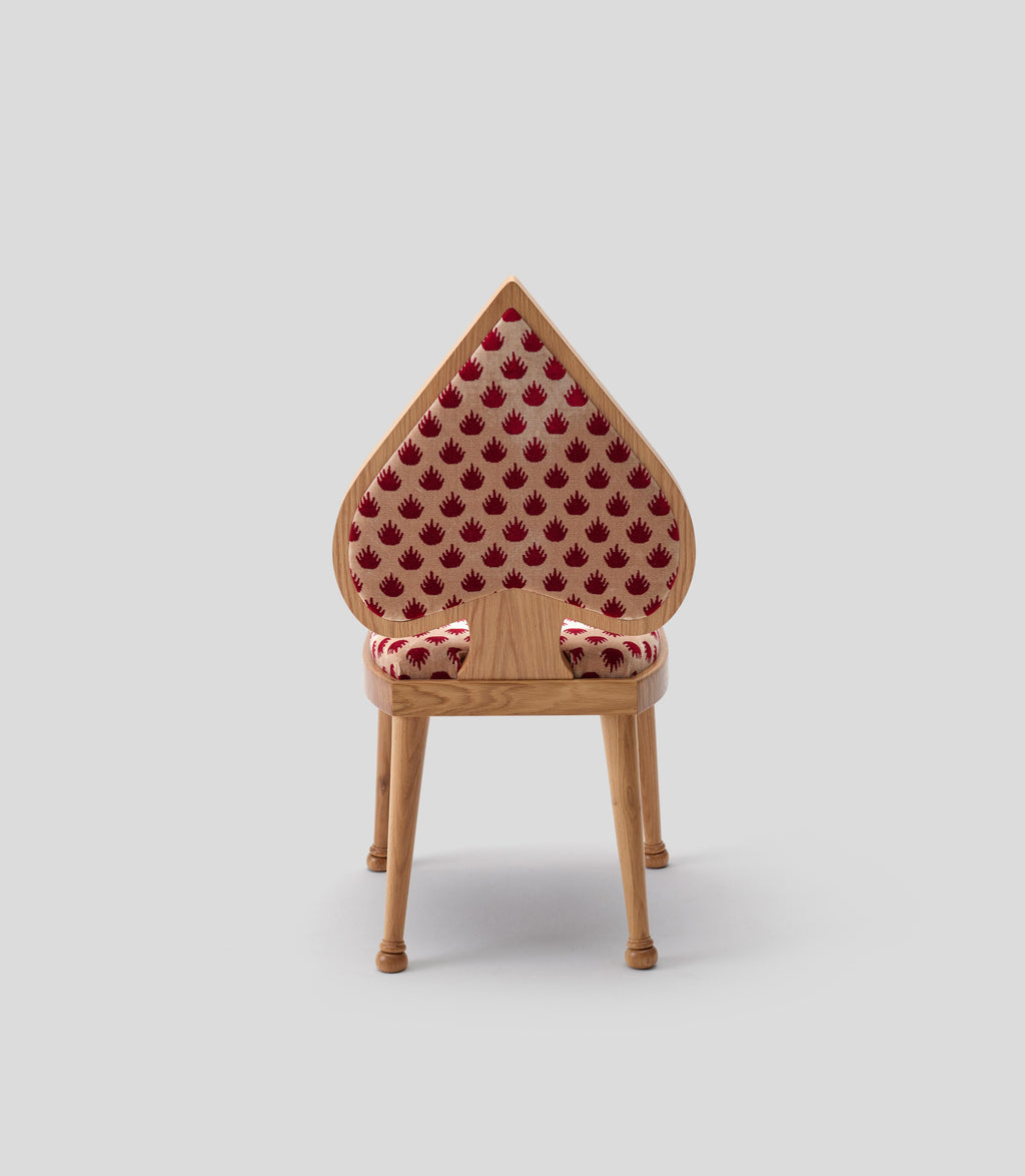 https://a.1stdibscdn.com/ace-chair-red-by-merve-kahraman-oak-red-velvet-crown-fabric-for-sale-picture-4/f_55372/f_473828721762295549562/20240627_MK34576__master.jpg