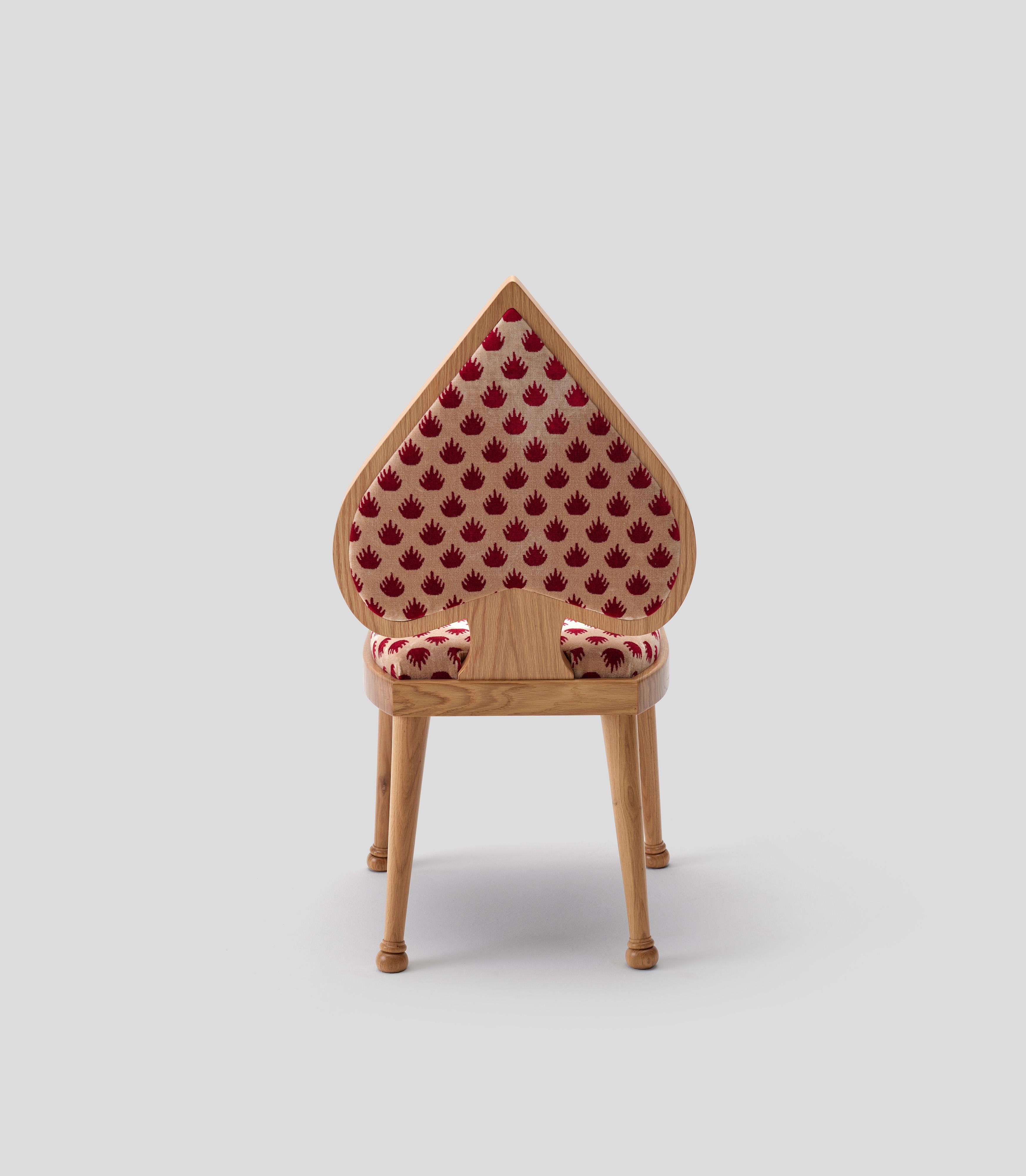 https://a.1stdibscdn.com/ace-chair-red-by-merve-kahraman-oak-red-velvet-crown-fabric-for-sale-picture-4/f_55372/f_473828721762295549562/20240627_MK34576__master.jpg