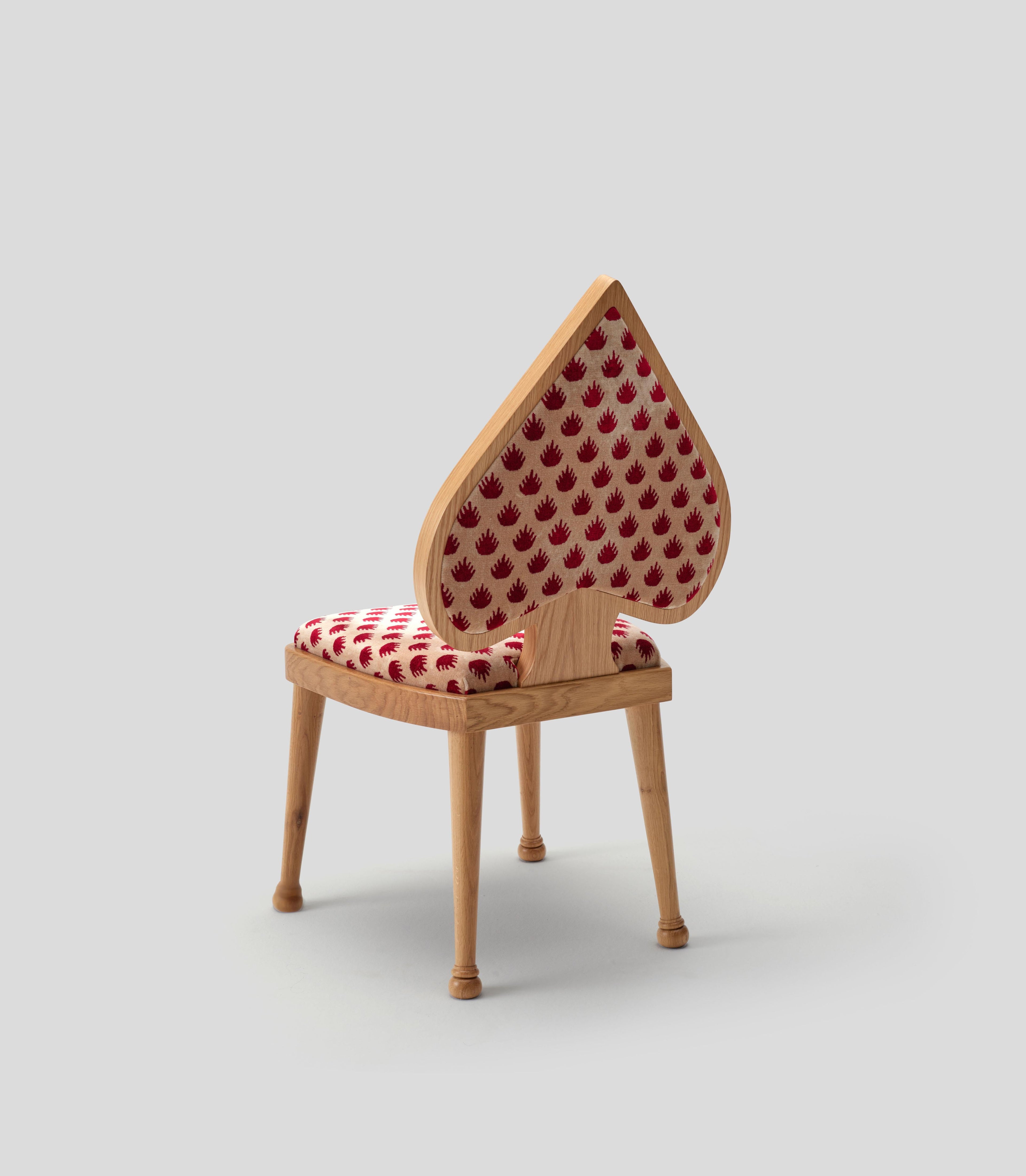 https://a.1stdibscdn.com/ace-chair-in-oak-and-red-velvet-coronation-fabric-for-sale-picture-7/f_36601/f_418972921729024101448/20240627_MK34577__master.jpg