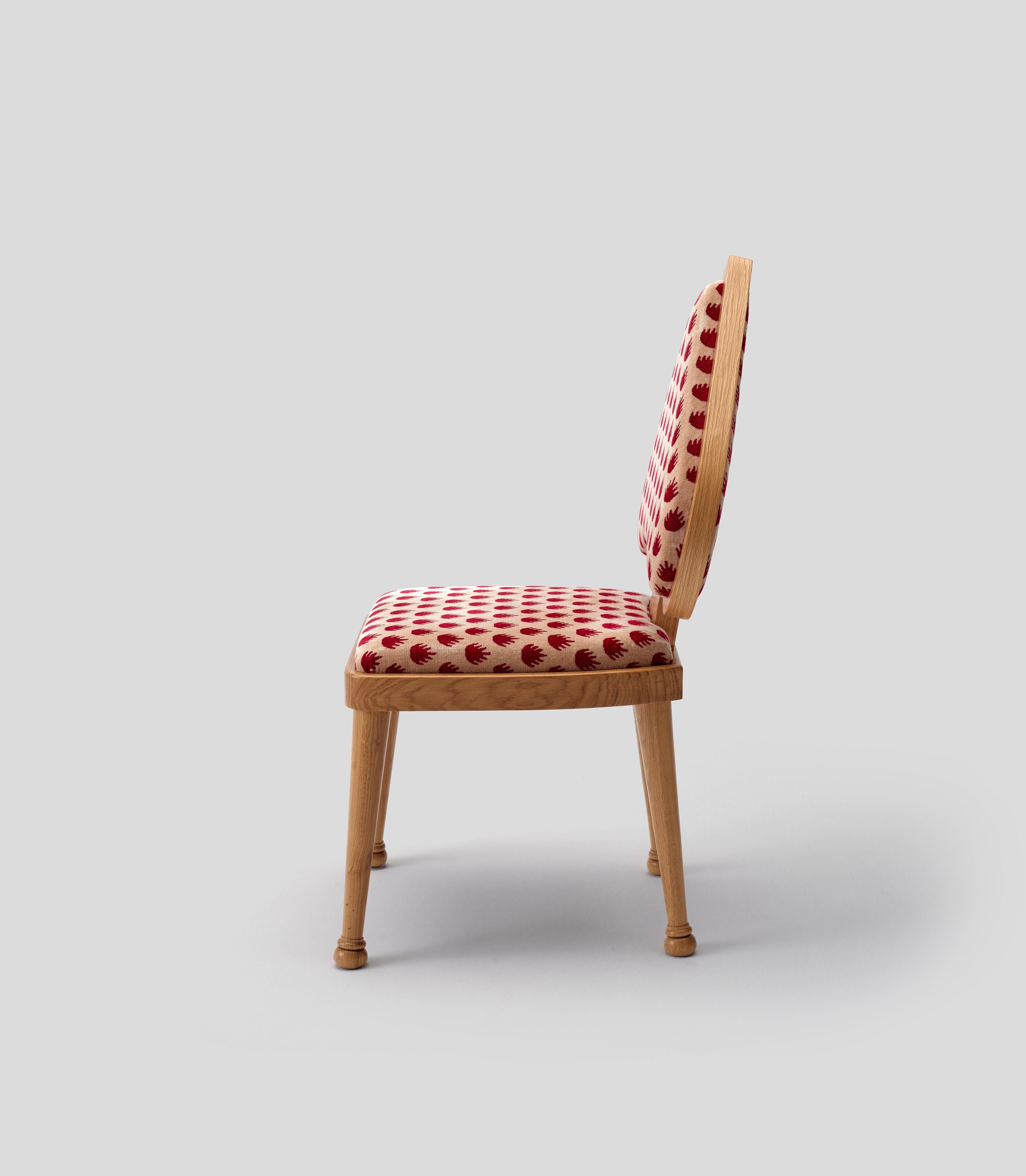 https://a.1stdibscdn.com/ace-chair-red-by-merve-kahraman-oak-red-velvet-crown-fabric-for-sale-picture-6/f_55372/f_473828721762295550928/20240627_MK34578__master.jpg