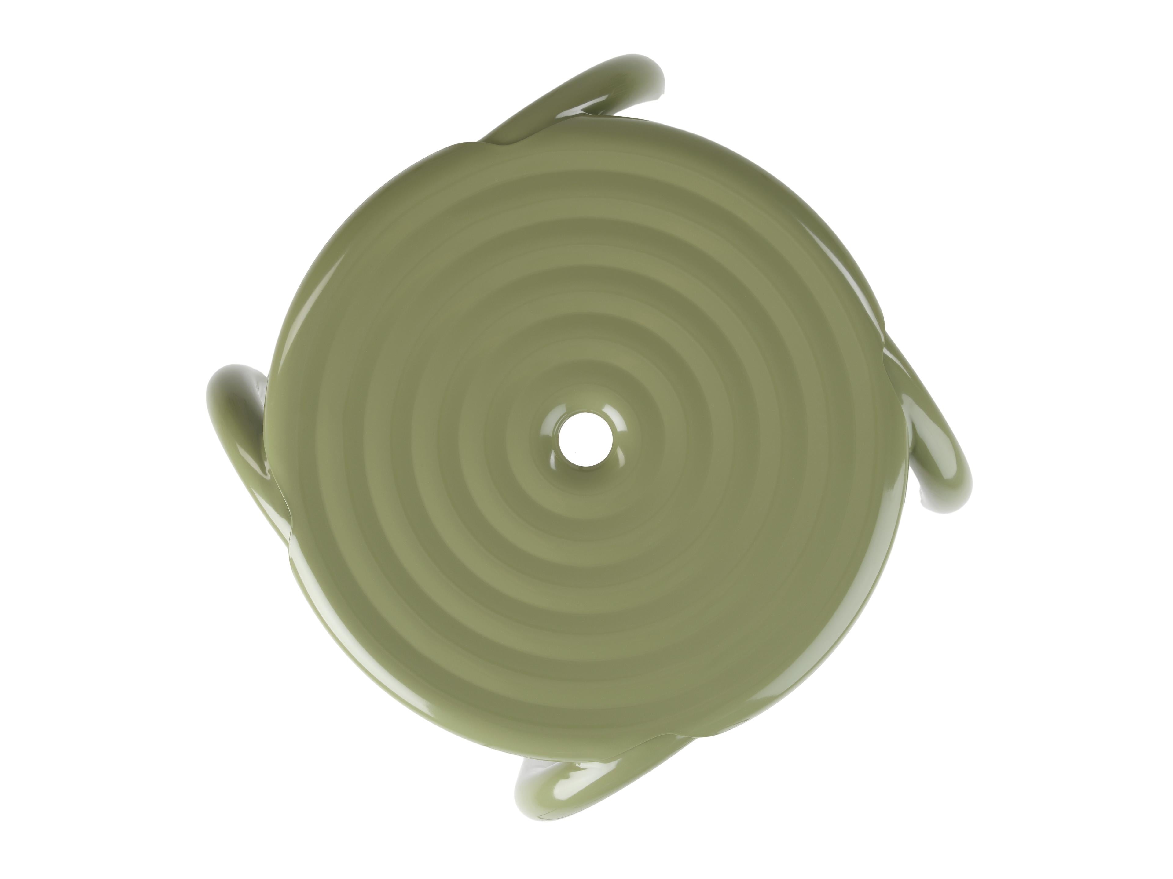 https://a.1stdibscdn.com/tom-dixon-groove-aluminum-outdoor-stool-in-moss-green-for-sale-picture-3/f_14472/f_456556521751141004423/2024_10_07_TOM_DIXON_CUTOUTS_SS25_0166_copy_master.jpg