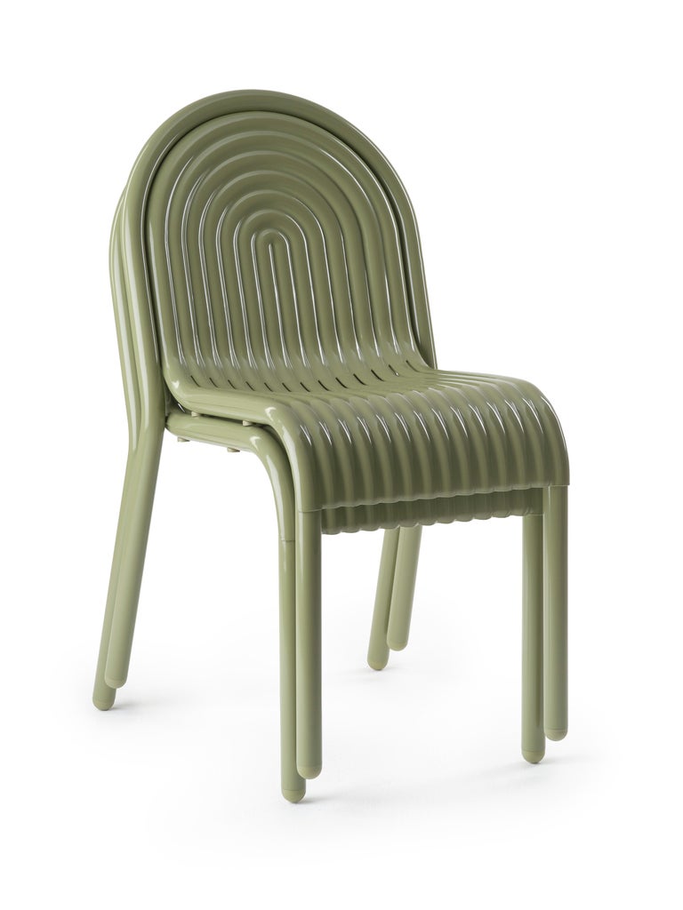 https://a.1stdibscdn.com/tom-dixon-groove-aluminum-outdoor-armchair-in-moss-green-for-sale-picture-18/f_14472/f_456555121751140090770/2024_10_07_TOM_DIXON_CUTOUTS_SS25_0187_copy_master.jpg?width=768