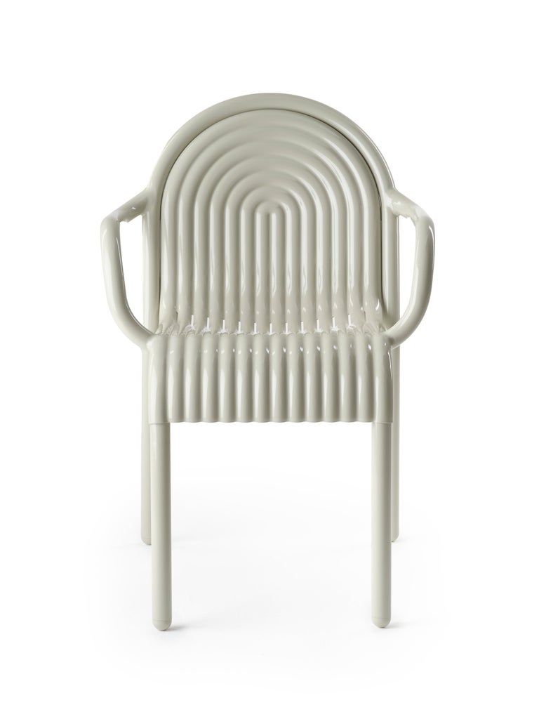 https://a.1stdibscdn.com/tom-dixon-groove-aluminum-outdoor-armchair-in-moss-green-for-sale-picture-9/f_14472/f_456555121751140084865/2024_10_07_TOM_DIXON_CUTOUTS_SS25_0200_copy_master.jpg?width=768