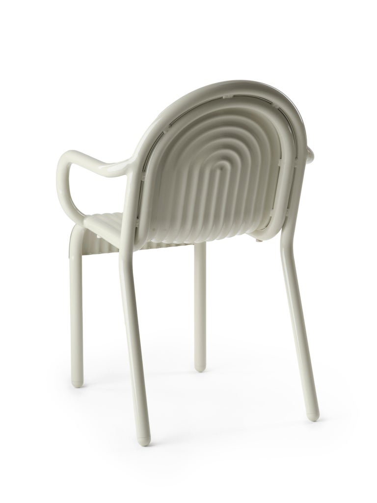 https://a.1stdibscdn.com/tom-dixon-groove-aluminum-outdoor-armchair-in-moss-green-for-sale-picture-19/f_14472/f_456555121751140093089/2024_10_07_TOM_DIXON_CUTOUTS_SS25_0203_copy_master.jpg?width=768