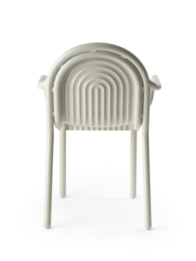 https://a.1stdibscdn.com/tom-dixon-groove-aluminum-outdoor-armchair-in-moss-green-for-sale-picture-12/f_14472/f_456555121751140087510/2024_10_07_TOM_DIXON_CUTOUTS_SS25_0205_copy_master.jpg?width=768