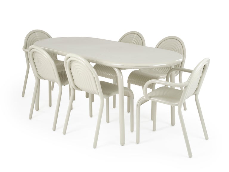 https://a.1stdibscdn.com/tom-dixon-groove-aluminum-outdoor-armchair-in-moss-green-for-sale-picture-10/f_14472/f_456555121751140086513/2024_10_07_TOM_DIXON_CUTOUTS_SS25_0296_copy_master.jpg?width=768