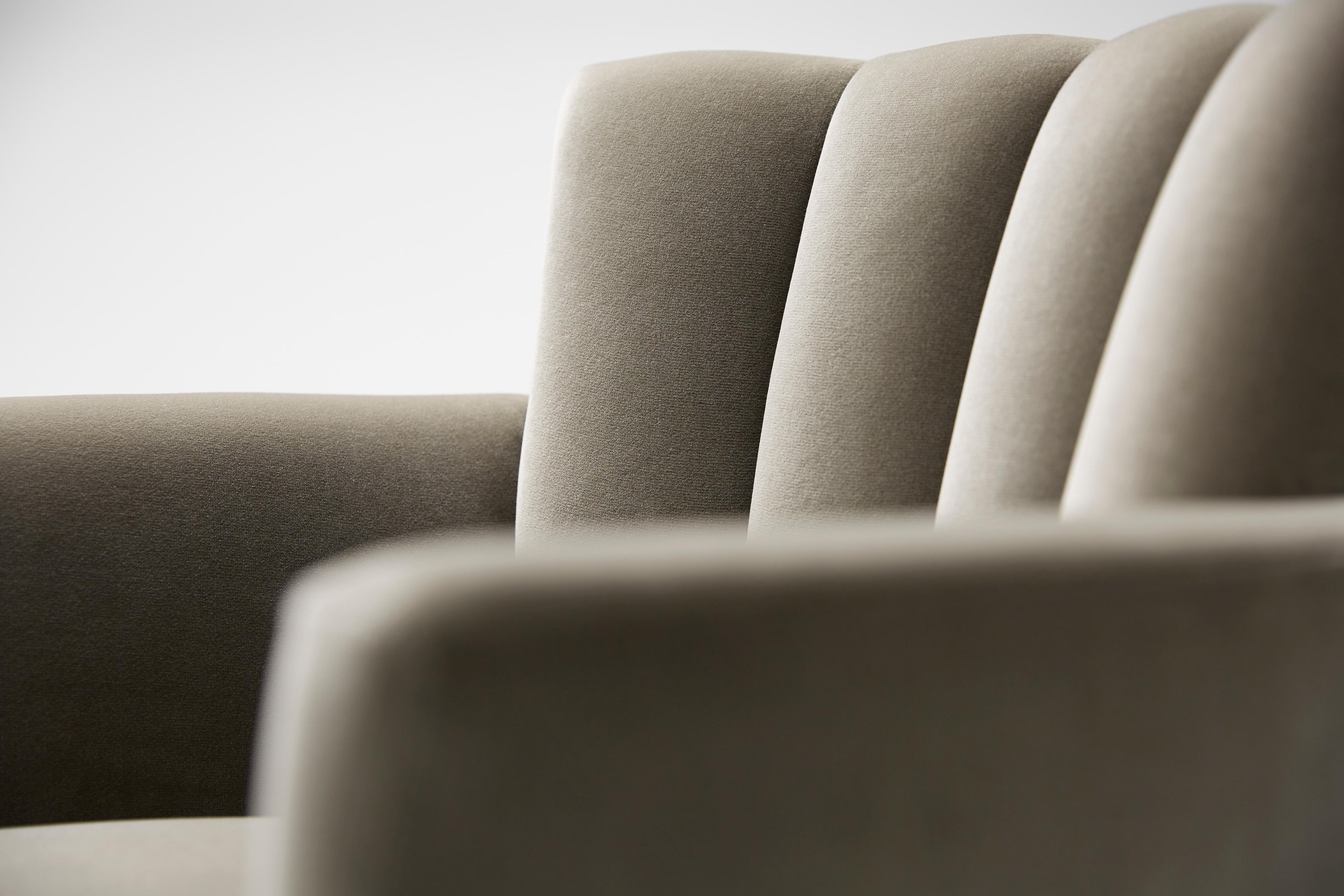 https://a.1stdibscdn.com/contemporary-isabella-carver-chair-in-grey-cotton-velvet-with-solid-walnut-legs-for-sale-picture-2/f_27813/f_435999221739377510734/2024_2_3_IsabellaDiningChair_GreyVelvet15318_master.jpg