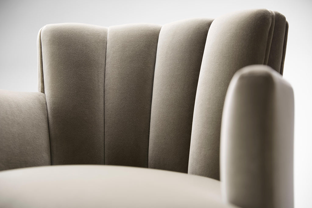 https://a.1stdibscdn.com/contemporary-isabella-carver-chair-in-grey-cotton-velvet-with-solid-walnut-legs-for-sale-picture-3/f_27813/f_435999221739377512159/2024_2_3_IsabellaDiningChair_GreyVelvet15345_1_Retouched_master.jpg
