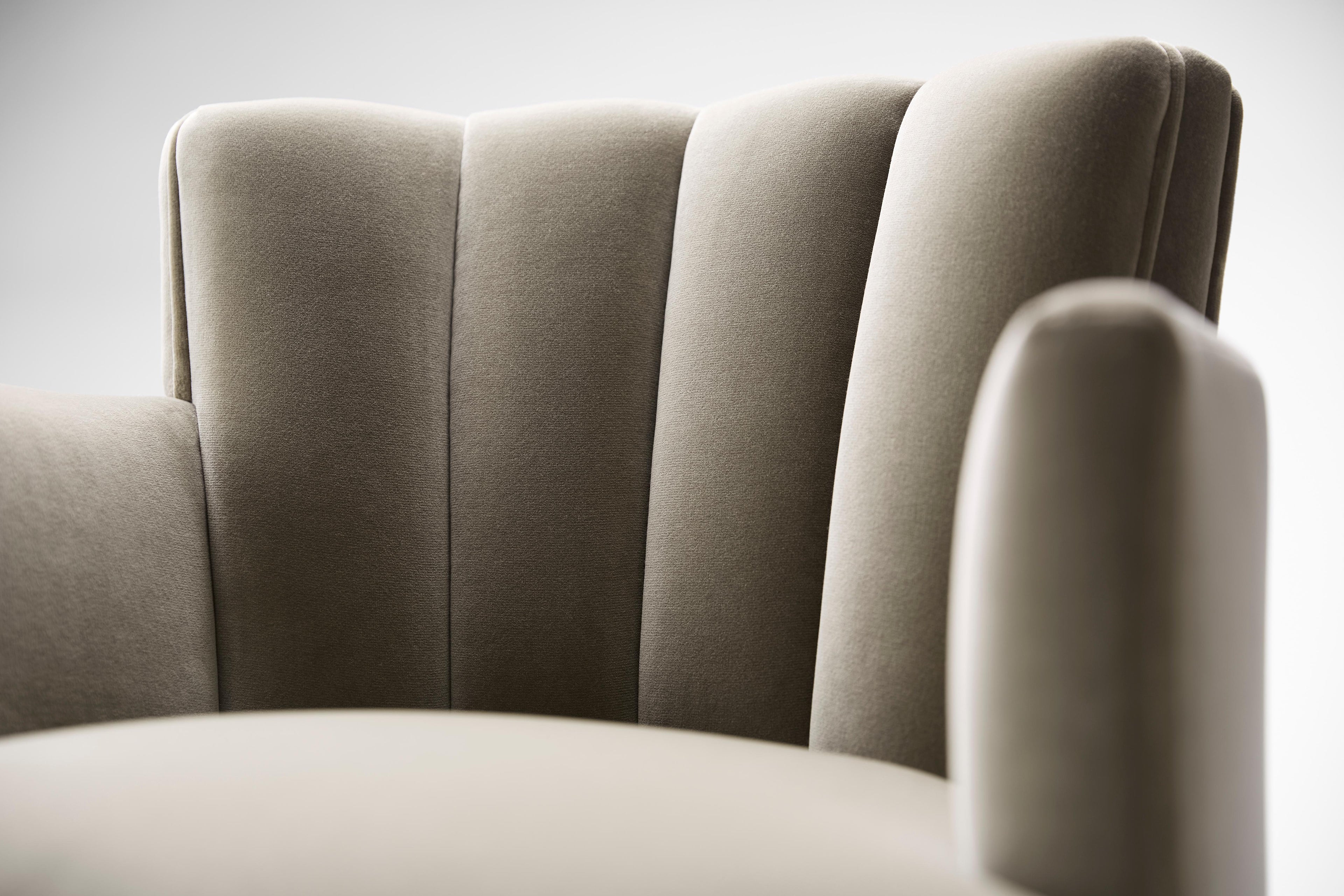 https://a.1stdibscdn.com/contemporary-isabella-carver-chair-in-grey-cotton-velvet-with-solid-walnut-legs-for-sale-picture-3/f_27813/f_435999221739377512159/2024_2_3_IsabellaDiningChair_GreyVelvet15345_1_Retouched_master.jpg