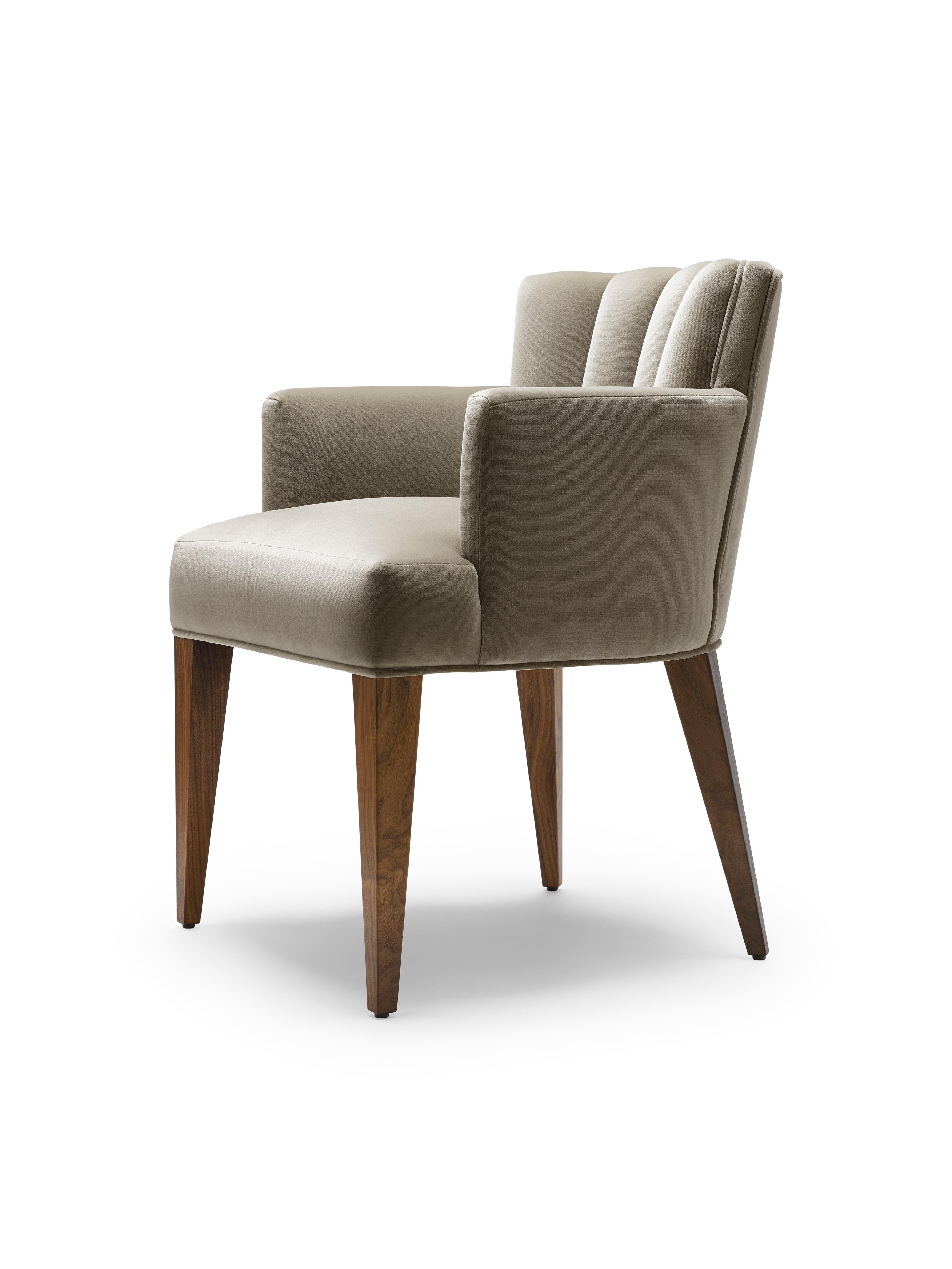 https://a.1stdibscdn.com/contemporary-isabella-carver-chair-in-grey-cotton-velvet-with-solid-walnut-legs-for-sale-picture-5/f_27813/f_435999221739377495426/2024_2_3_IsabellaDiningChair_GreyVelvet17587_1_Retouched_master.jpg