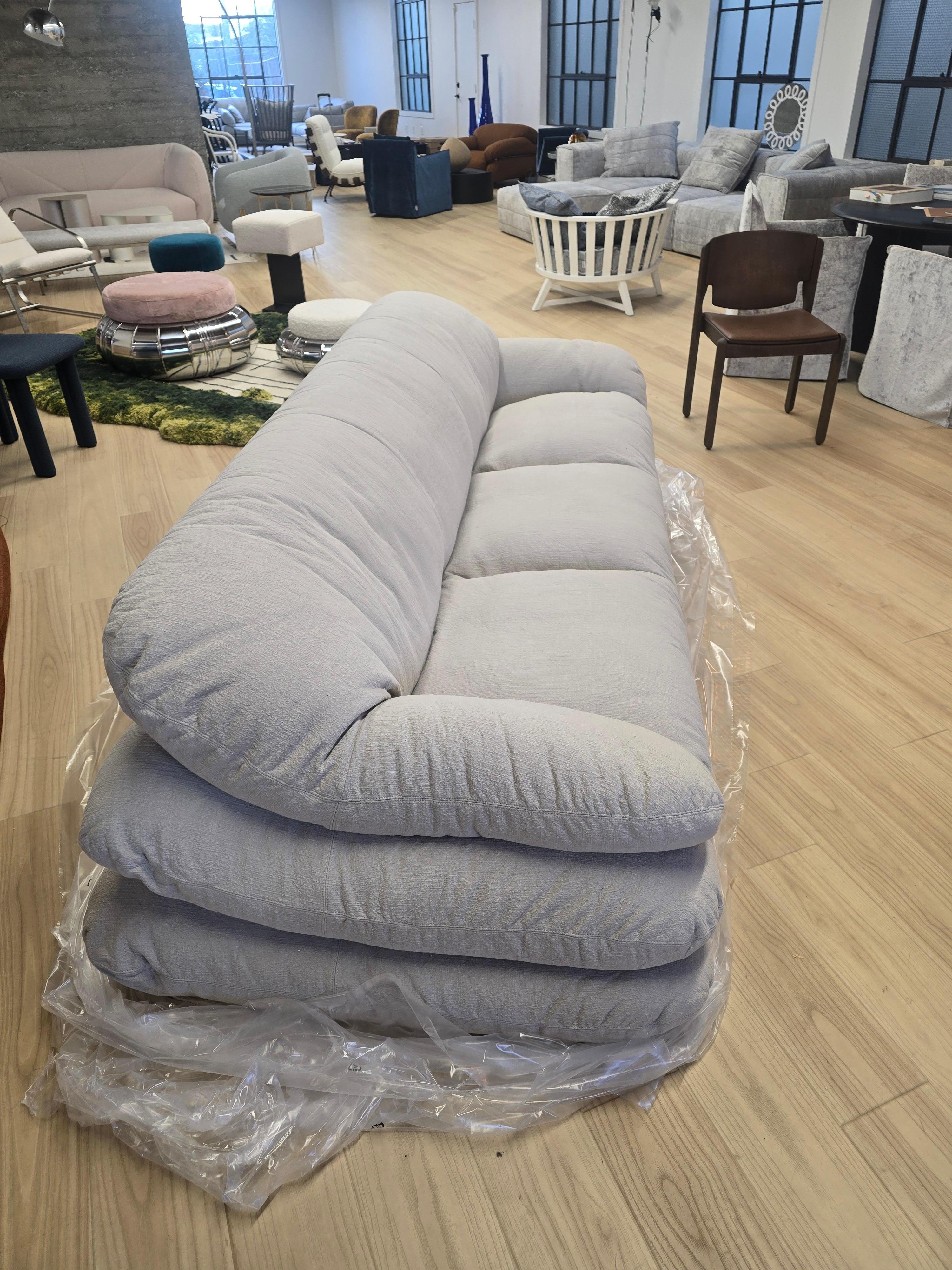 https://a.1stdibscdn.com/solar-sofa-by-faye-toogood-tacchini-italia-for-sale-picture-6/f_106142/f_47254062/20251106_1762661437810_master.jpg