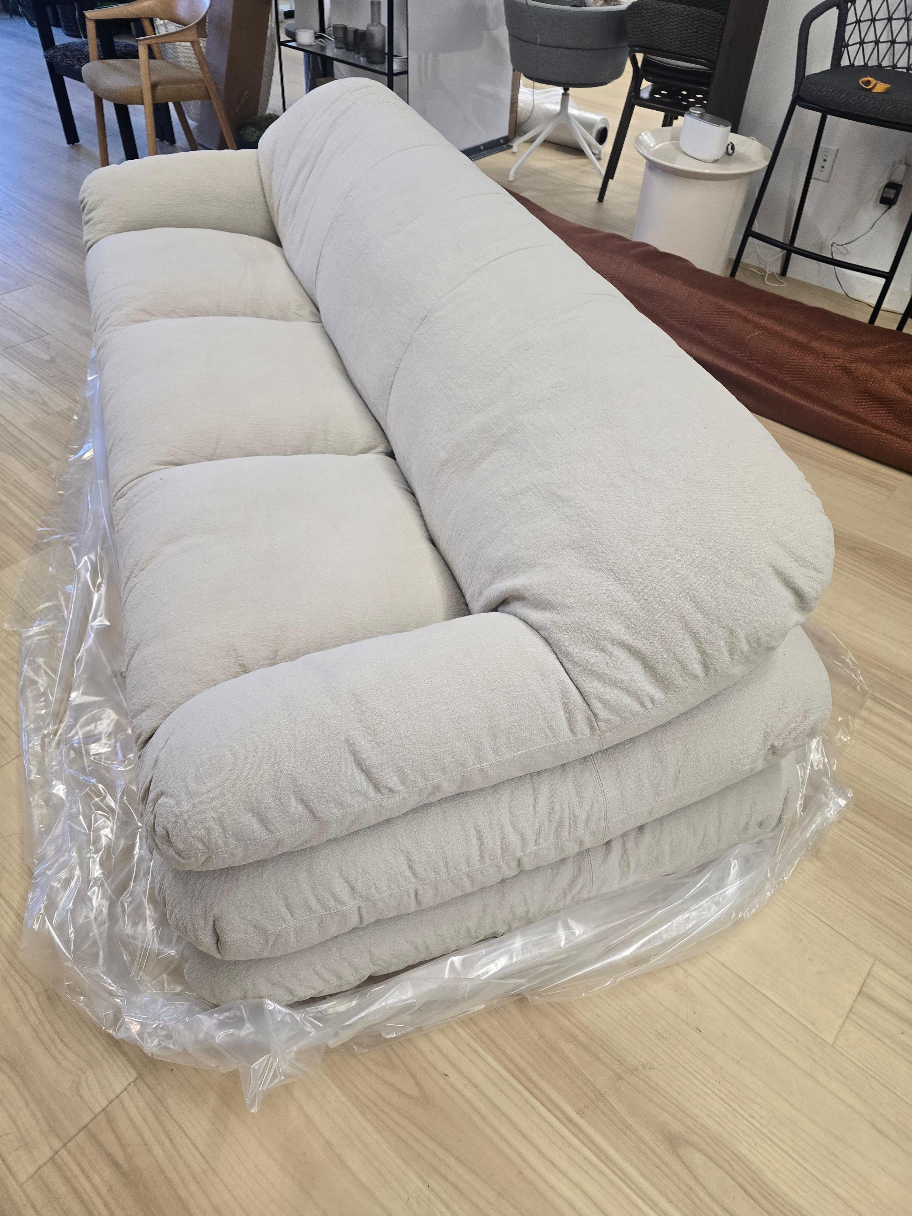 https://a.1stdibscdn.com/solar-sofa-by-faye-toogood-tacchini-italia-for-sale-picture-9/f_106142/f_47254062/20251106_1762661485837_master.jpg