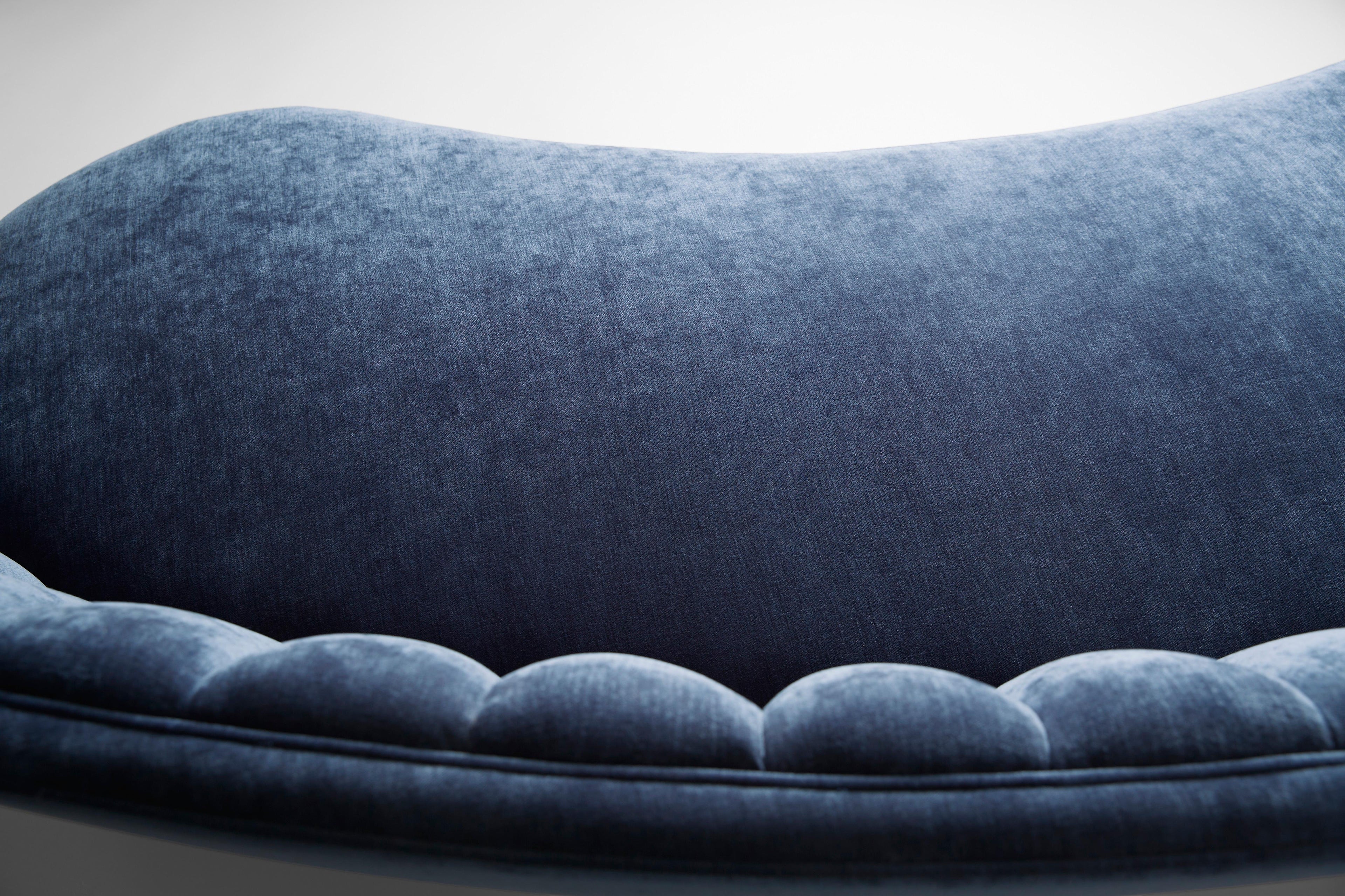 https://a.1stdibscdn.com/isabella-super-curve-sofa-in-denim-blue-velvet-brass-legs-for-sale-picture-7/f_27813/f_477361921764269140495/2025_10_11_Supercurve_SScott1423_1_master.jpg