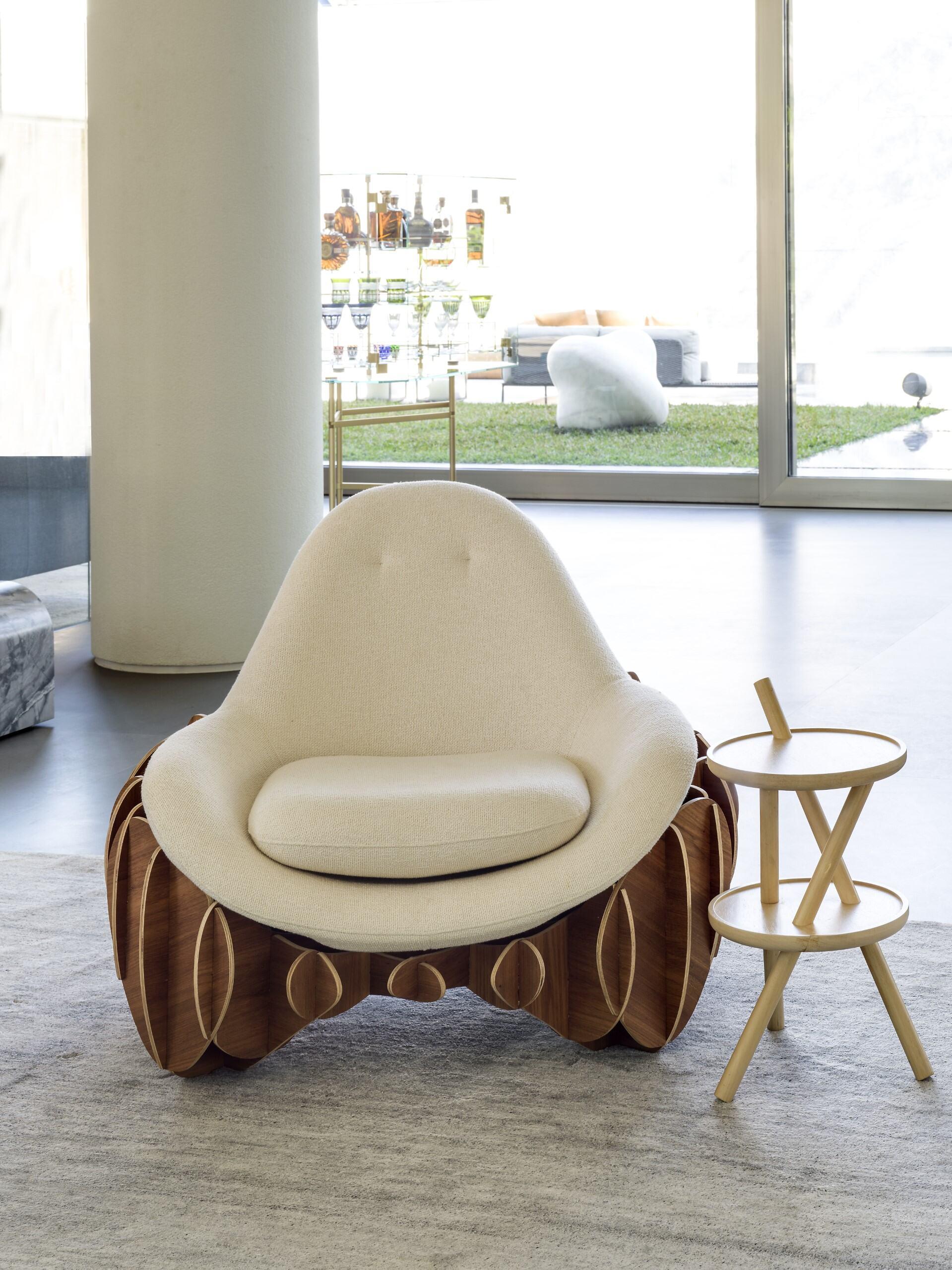 https://a.1stdibscdn.com/delirios-armchair-by-guto-requena-waffletechnique-interlocking-wood-structure-for-sale-picture-6/f_104502/f_451249921748349393622/209d8f27_a507_4950_892b_fe0dac68e04a_master.jpg