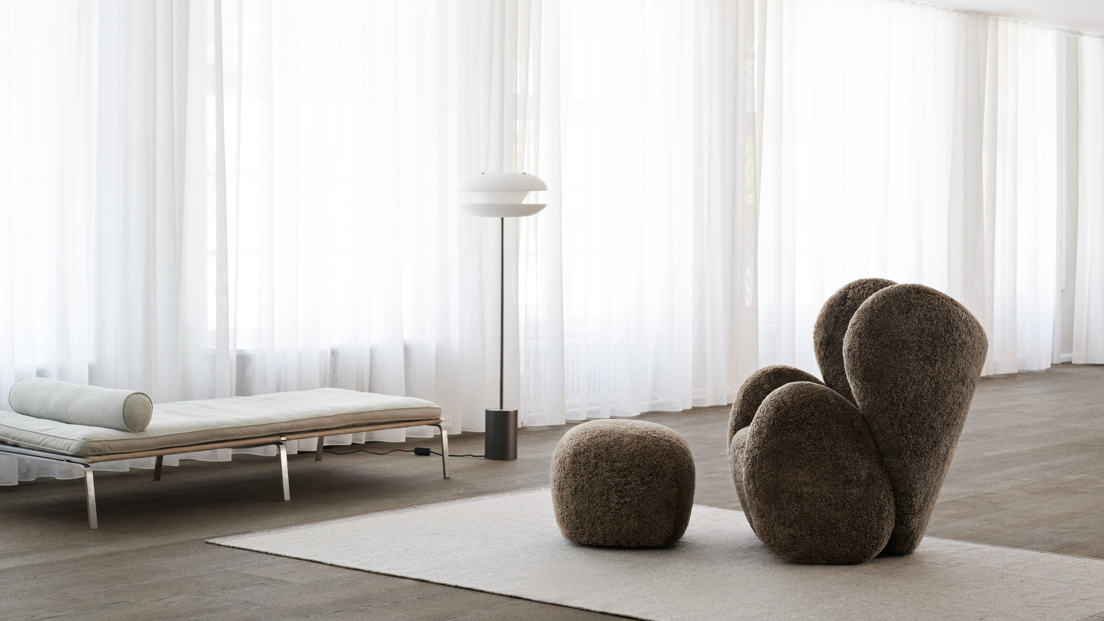 https://a.1stdibscdn.com/big-big-chair-armchair-in-sheepskin-by-norr11-for-sale-picture-4/f_31233/f_284131821651054350263/210614_NORR11_Morten_Bentzon_13_crop_1_master.jpg