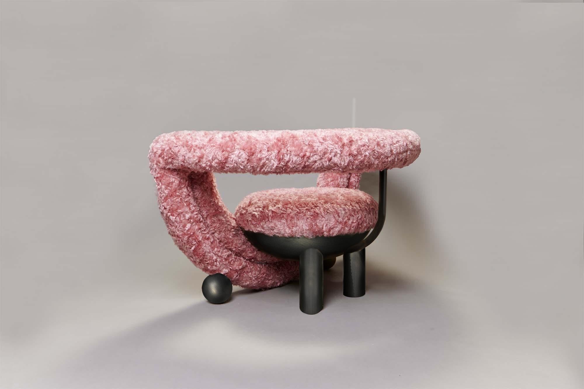 https://a.1stdibscdn.com/kissing-armchair-by-lara-bohinc-in-bronze-metal-and-furry-rose-fabric-in-stock-for-sale-picture-5/f_19173/f_254440021681991658011/210907_Bohinc_I23183__master.jpg