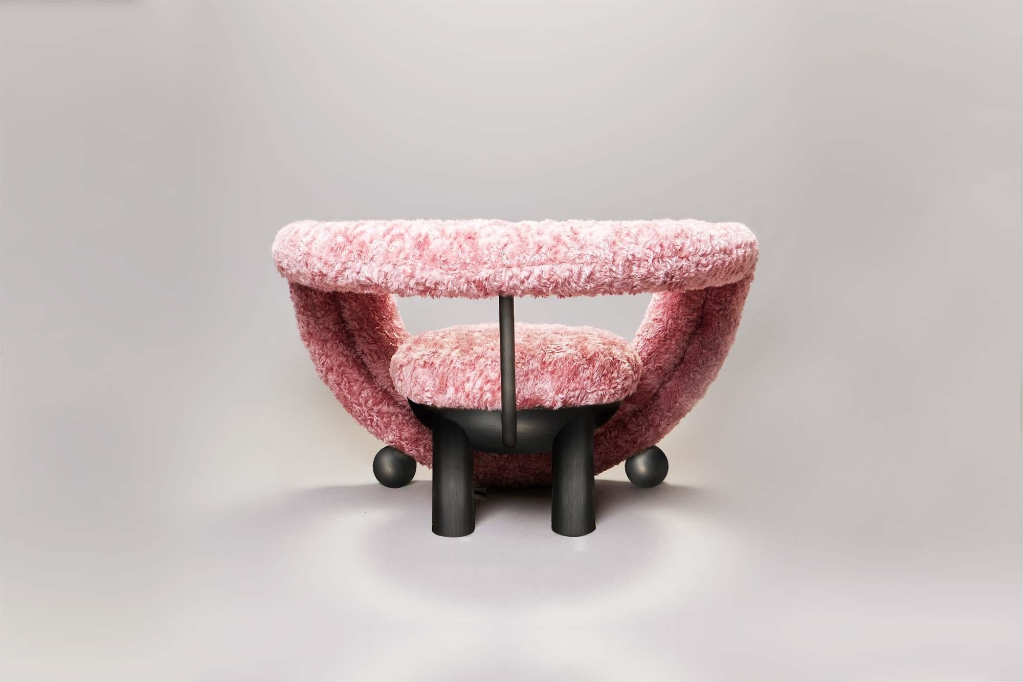 https://a.1stdibscdn.com/kissing-armchair-by-lara-bohinc-in-bronze-metal-and-furry-rose-fabric-in-stock-for-sale-picture-6/f_19173/f_254440021681991658497/210907_Bohinc_I23185__master.jpg