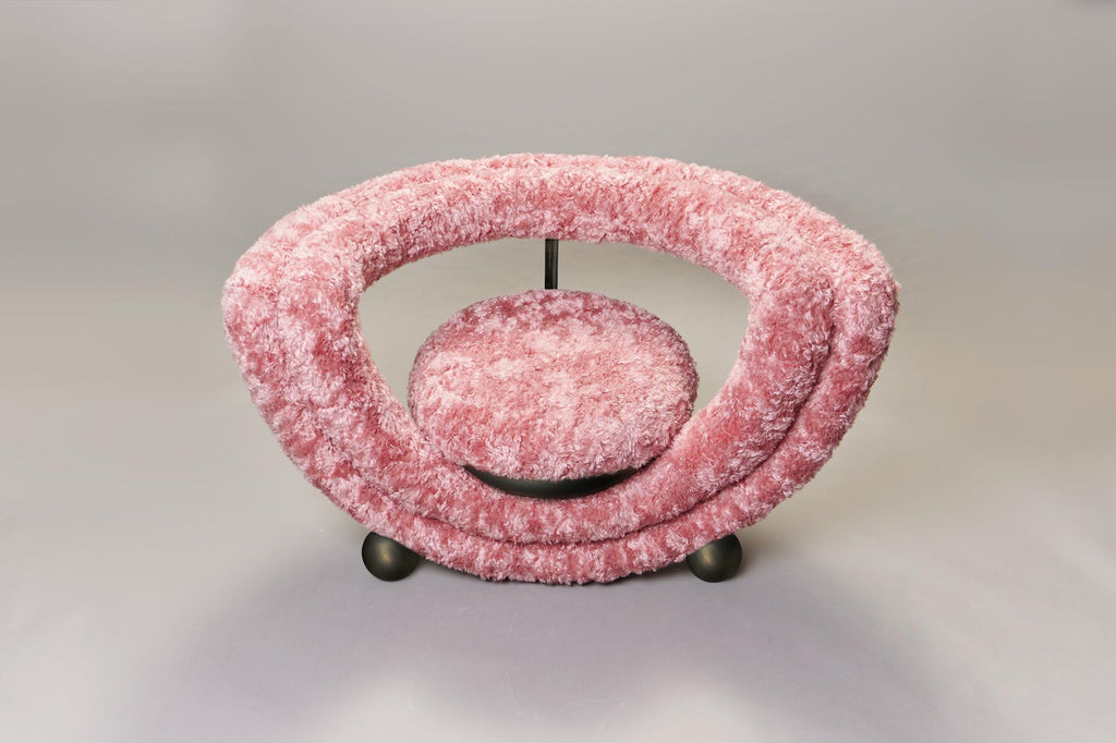 https://a.1stdibscdn.com/kissing-armchair-by-lara-bohinc-in-bronze-metal-and-furry-rose-fabric-in-stock-for-sale-picture-7/f_19173/f_254440021681991659459/210907_Bohinc_I23242__master.jpg