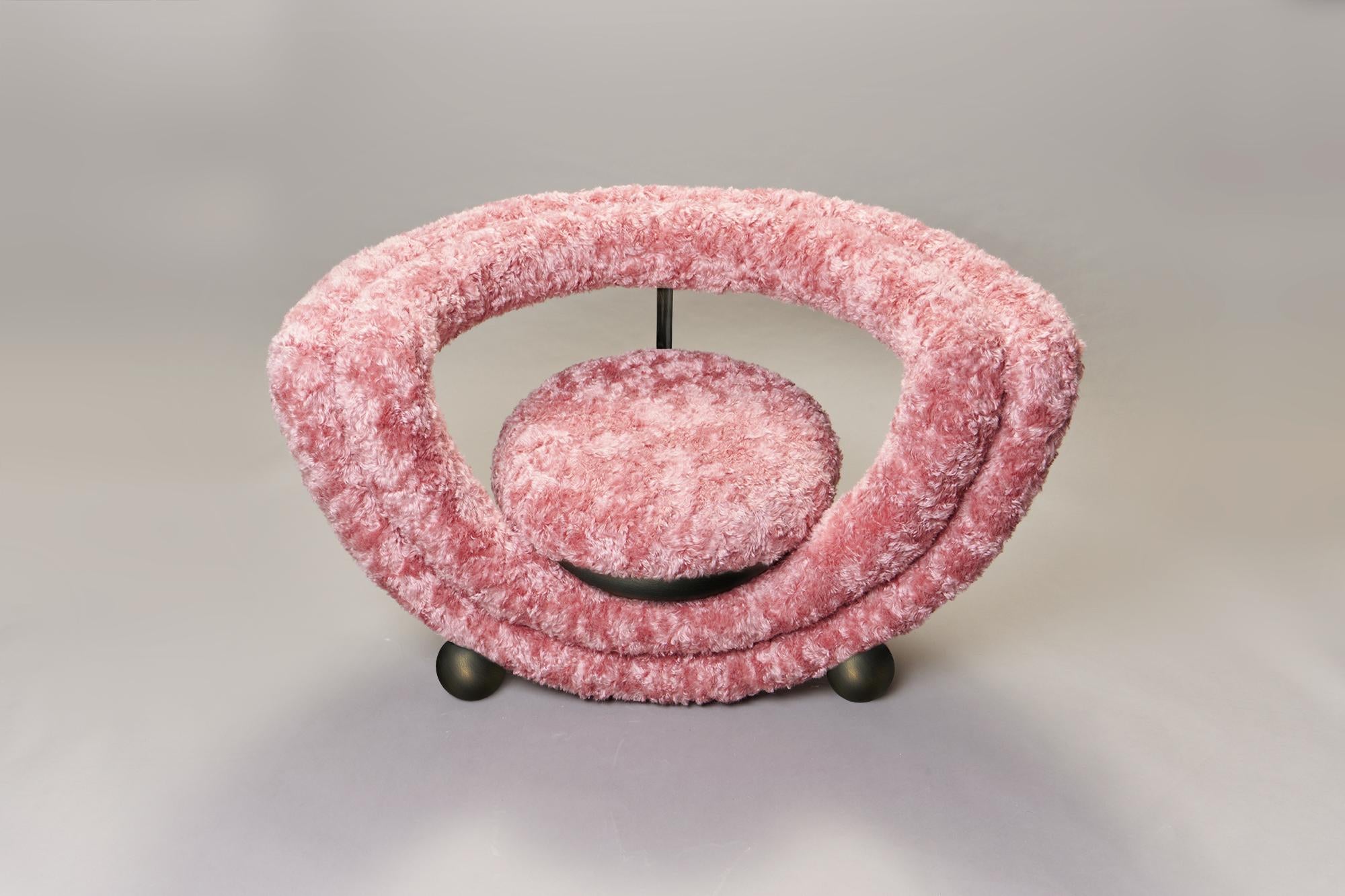 https://a.1stdibscdn.com/kissing-armchair-by-lara-bohinc-in-bronze-metal-and-furry-rose-fabric-in-stock-for-sale-picture-7/f_19173/f_254440021681991659459/210907_Bohinc_I23242__master.jpg