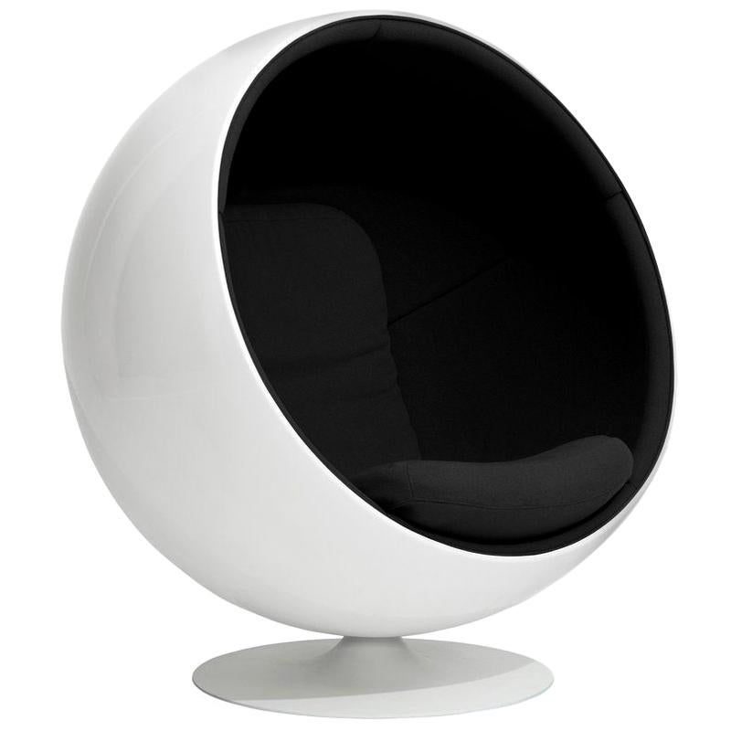 https://a.1stdibscdn.com/iconic-eero-aarnio-black-swivel-ball-lounge-chair-for-sale/1121189/f_211803521603920219768/21180352_master.jpg