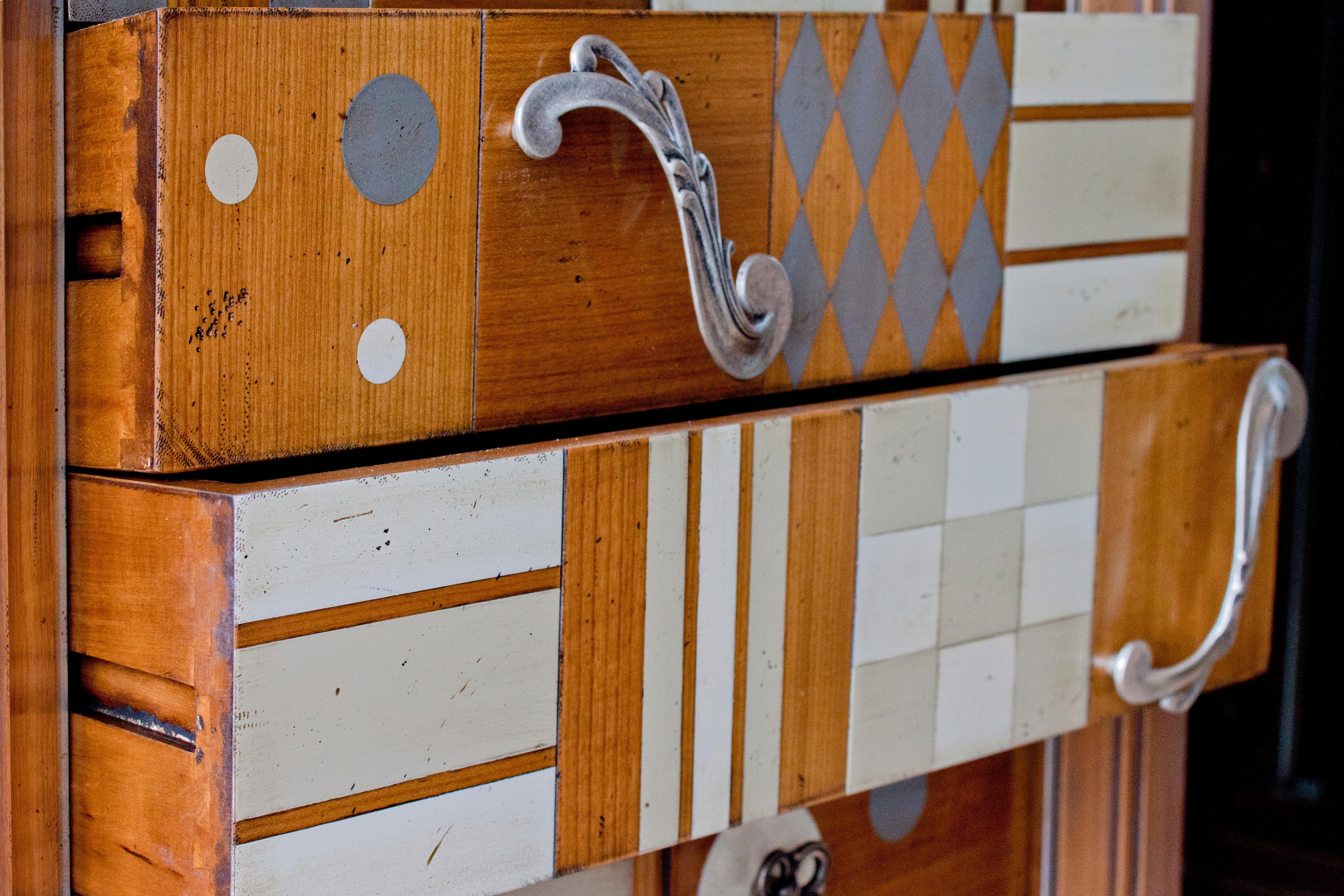 https://a.1stdibscdn.com/cibeles-cabinet-by-lola-glamour-for-sale-picture-6/f_12192/f_461503421754407078082/21303_detalle1_master.jpg