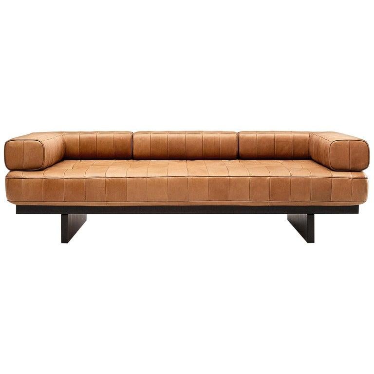 https://a.1stdibscdn.com/de-sede-ds-80-three-seat-sofa-in-nougat-upholstery-by-de-sede-design-team-for-sale-picture-2/f_16392/f_318178321671469282277/21761452_master_master.jpg