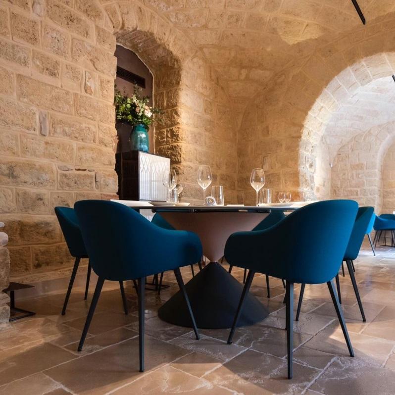 https://a.1stdibscdn.com/contemporary-dining-table-with-two-colored-metal-base-for-sale-picture-4/f_27693/f_303952421662992788165/219181209_357547292406413_3463350933674406927_n_master.jpg