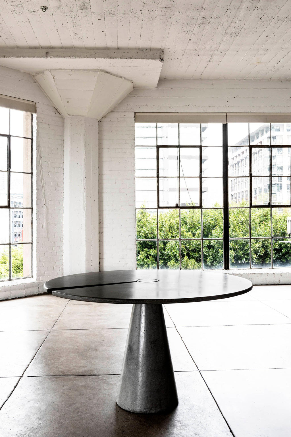 https://a.1stdibscdn.com/james-de-wulf-concrete-split-locking-dining-table-60-for-sale-picture-11/f_12242/f_247652721628016457494/21JON_6926new_master.jpg