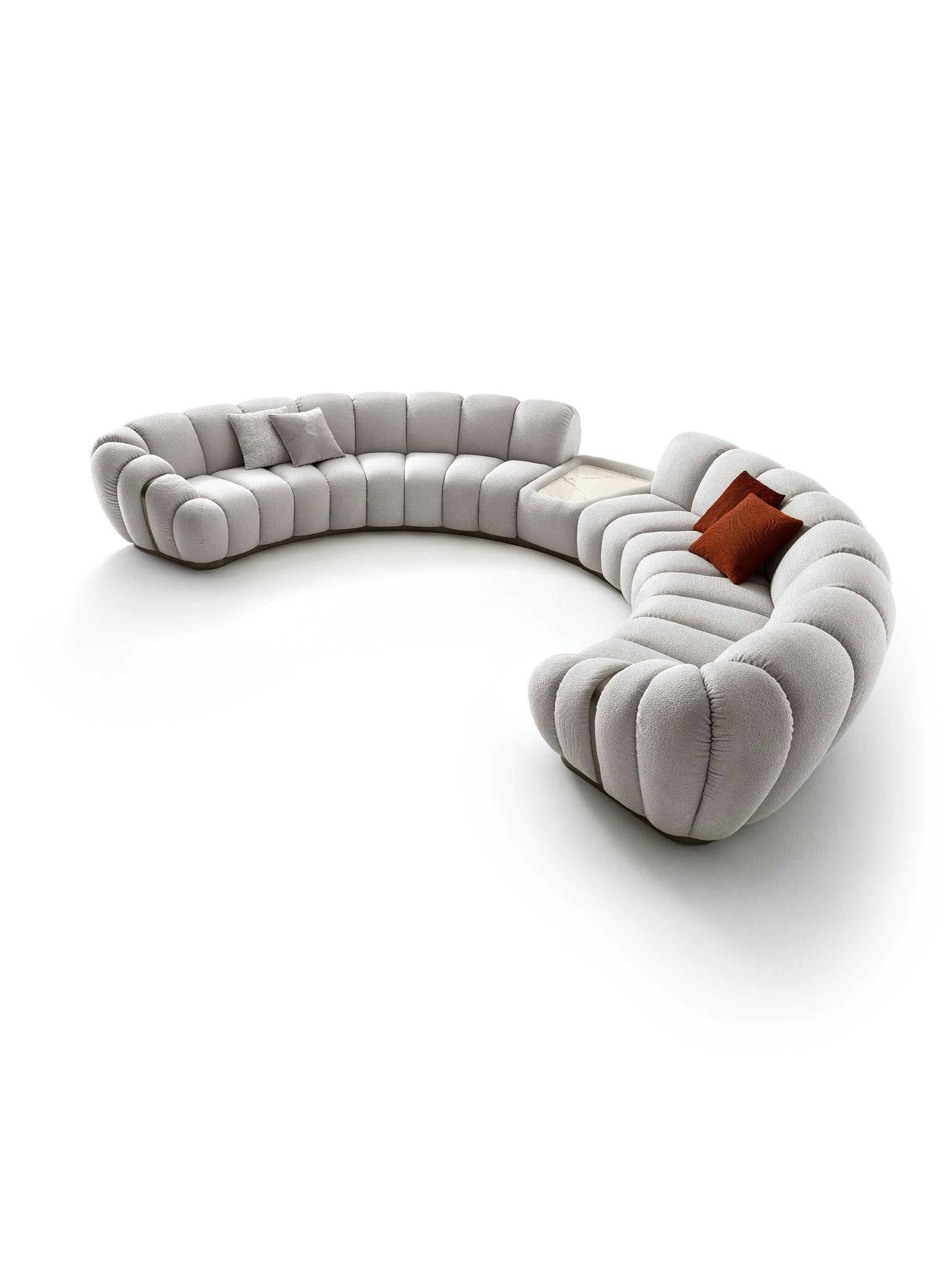 https://a.1stdibscdn.com/giorgio-collection-italian-upholstered-curved-sofa-for-sale-picture-9/f_45442/f_401396121718135981843/21_02_24_10068_m4_tavolino_cuscini_master.jpg