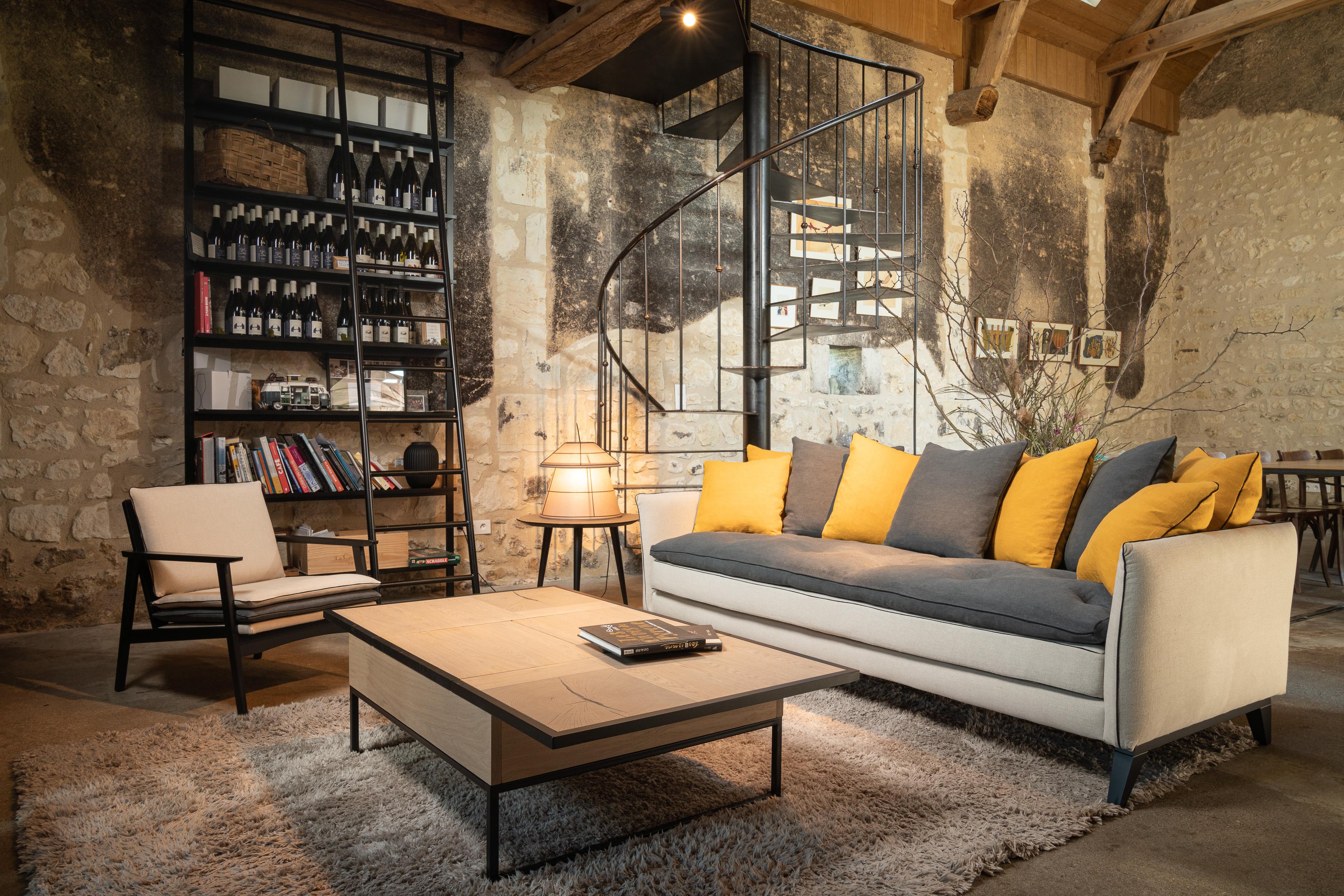 https://a.1stdibscdn.com/jaipur-sofa-by-ralph-m-for-sale-picture-13/f_12192/f_409981821723140718899/21_RALPH_M_JAIPUR_2632_master.jpg