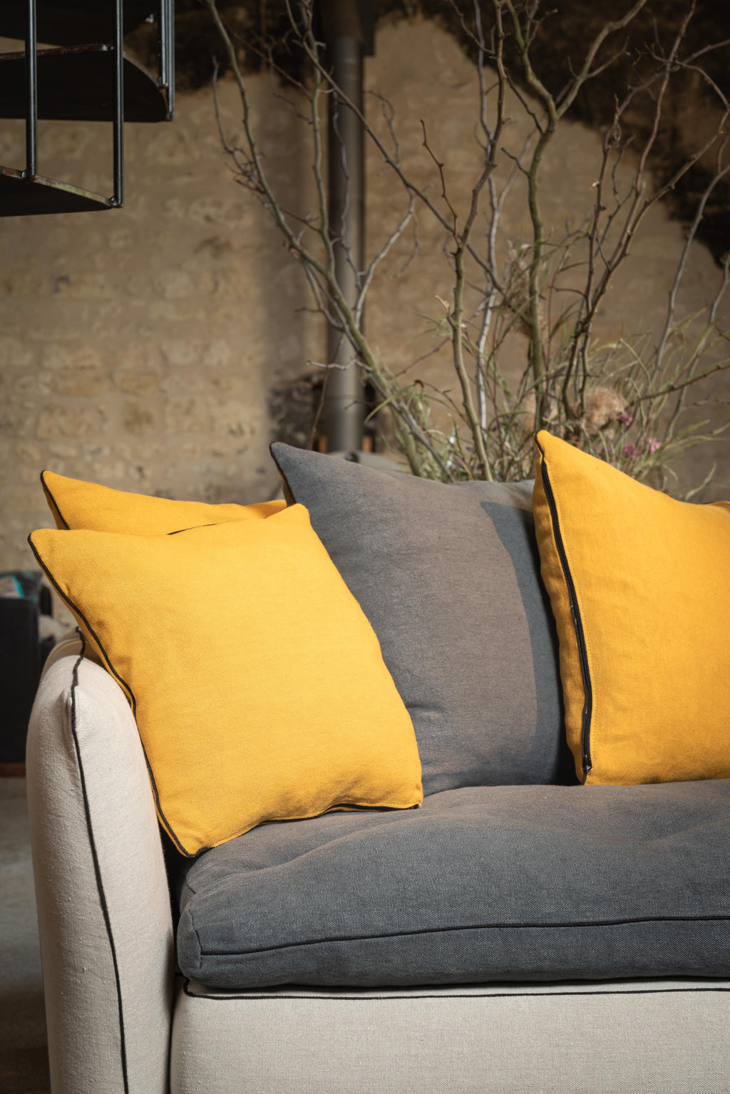 https://a.1stdibscdn.com/jaipur-sofa-by-ralph-m-for-sale-picture-10/f_12192/f_409981821723140716820/21_RALPH_M_JAIPUR_2655_master.jpg