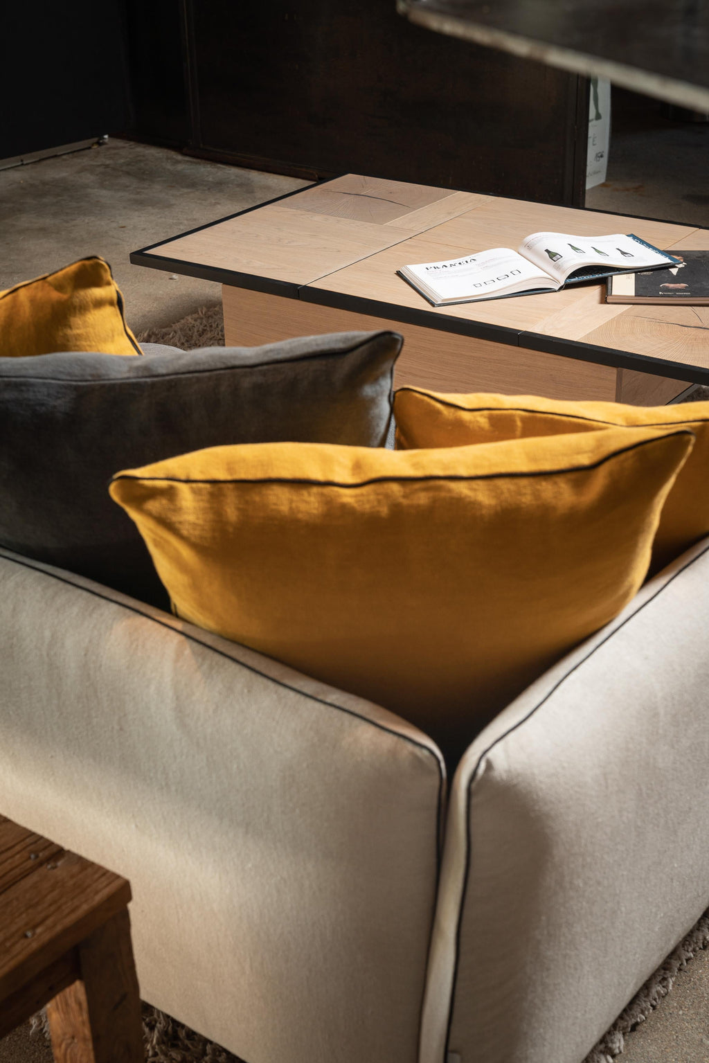 https://a.1stdibscdn.com/jaipur-sofa-by-ralph-m-for-sale-picture-9/f_12192/f_409981821723140715913/21_RALPH_M_JAIPUR_2683_master.jpg