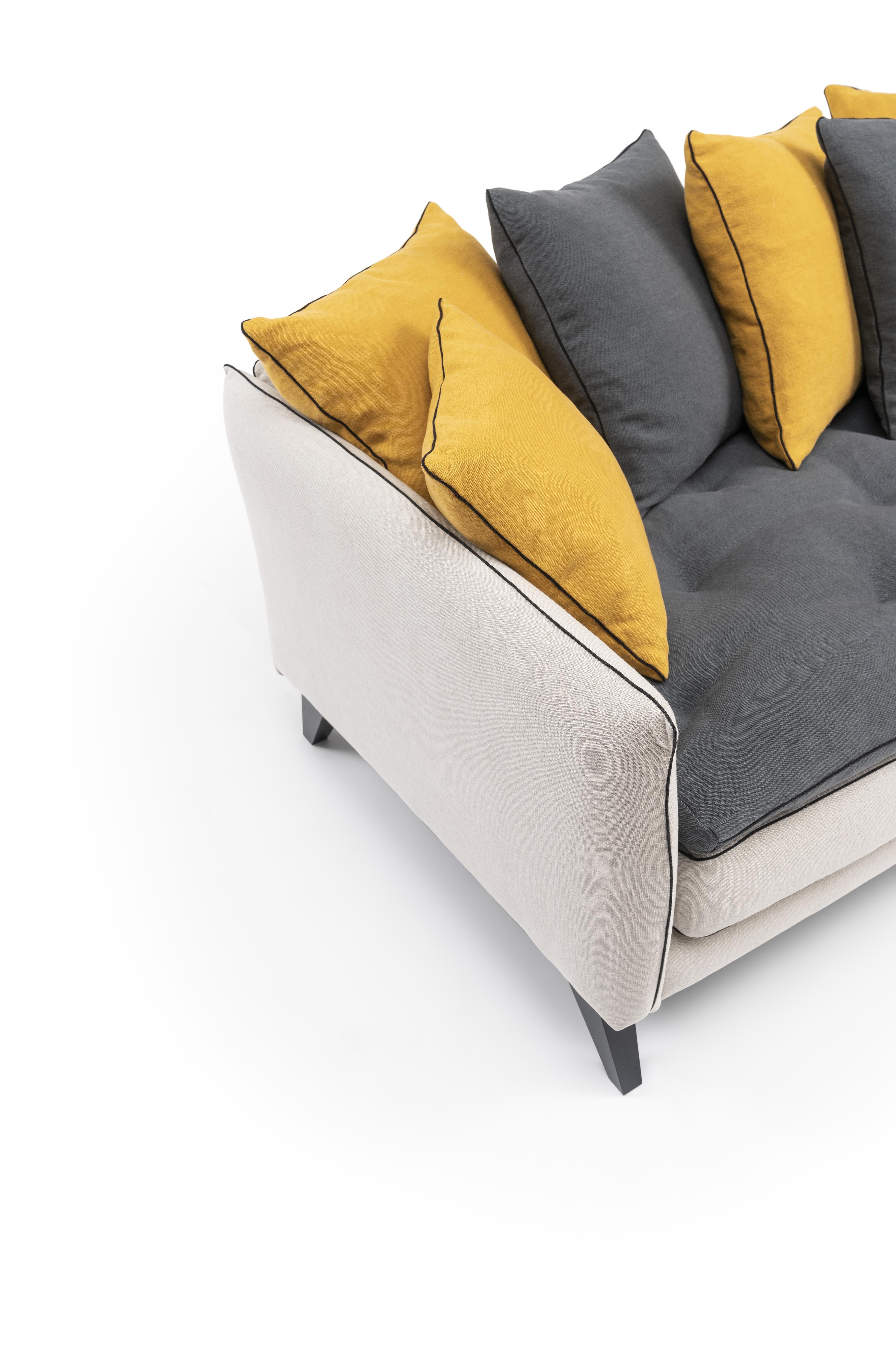 https://a.1stdibscdn.com/jaipur-sofa-by-ralph-m-for-sale-picture-5/f_12192/f_409981821723140712764/21_RALPH_M_JAIPUR_5430_master.jpg