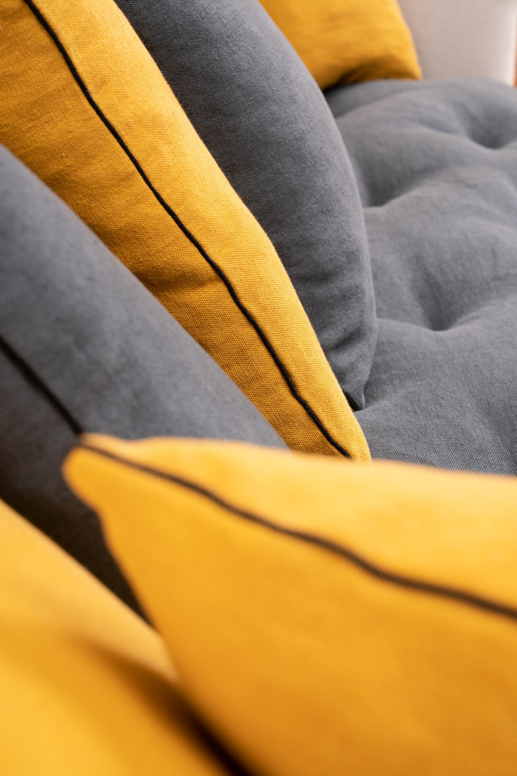 https://a.1stdibscdn.com/jaipur-sofa-by-ralph-m-for-sale-picture-8/f_12192/f_409981821723140715151/21_RALPH_M_JAIPUR_5436_master.jpg