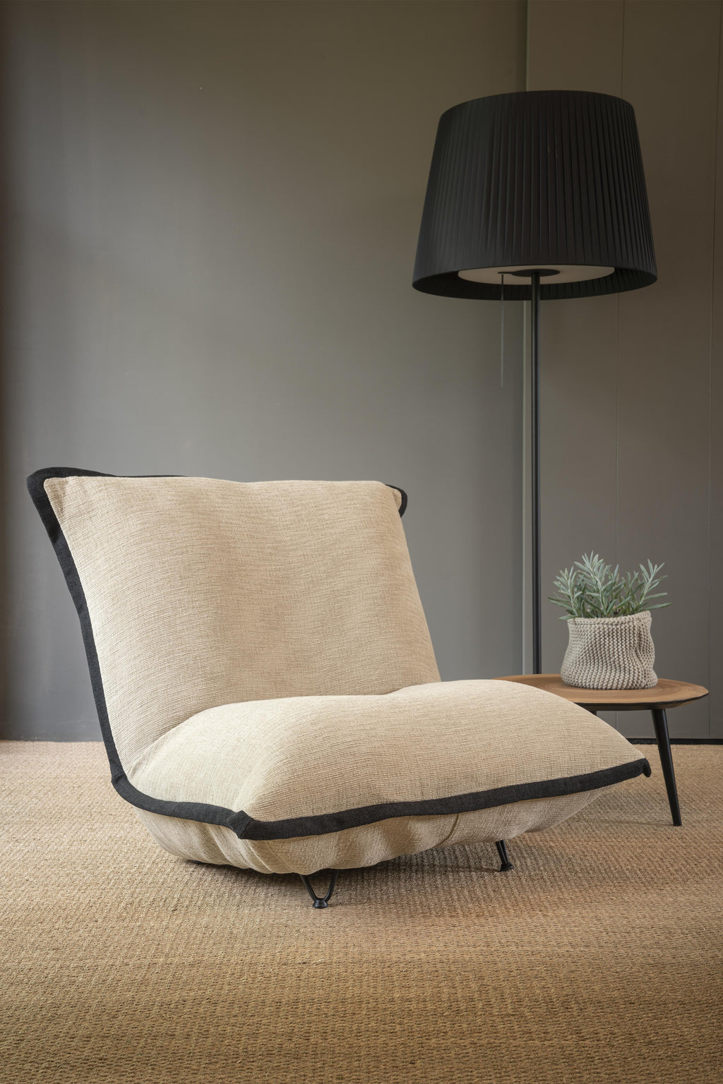 https://a.1stdibscdn.com/moia-fireside-chair-by-ralph-m-for-sale-picture-10/f_12192/f_417974421728338906814/21_RALPH_M_MOIA_3976_master.jpg
