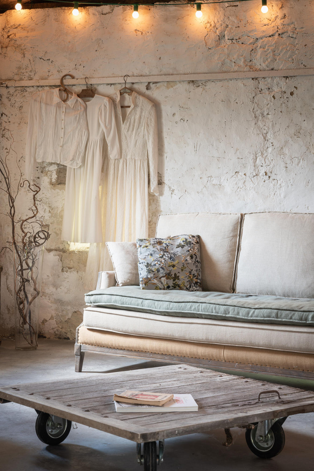 https://a.1stdibscdn.com/batignolles-sofa-by-ralph-m-for-sale-picture-8/f_12192/f_409631221722962843502/21_RALPH_M_TOME21_Batignolles_4180_master.jpg