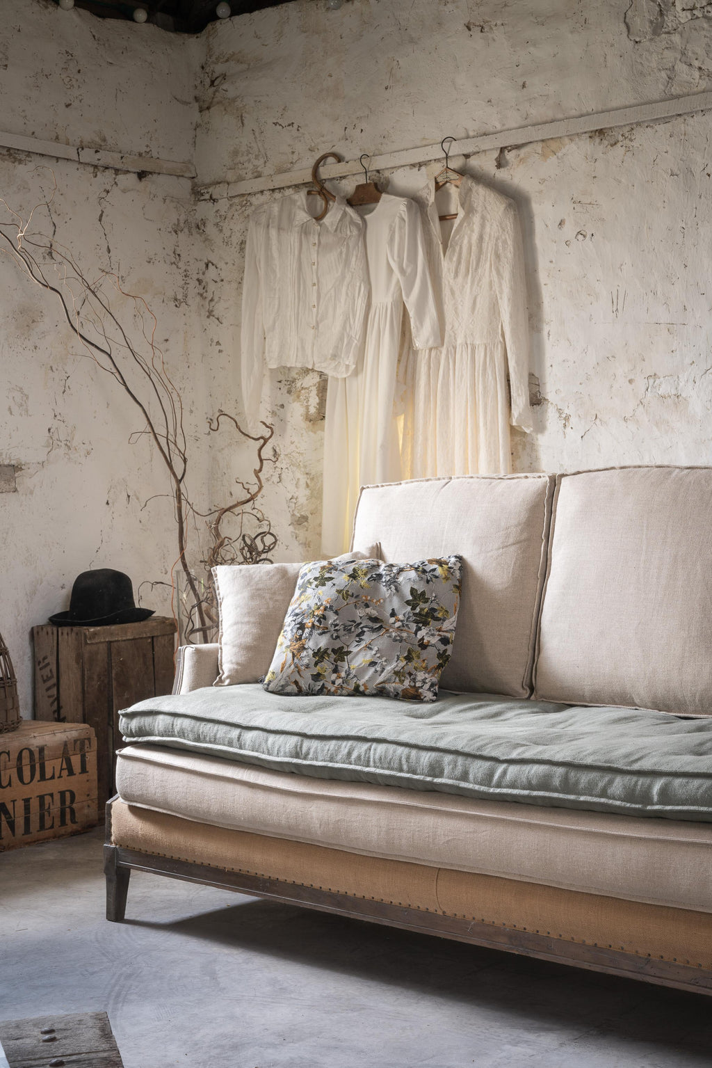 https://a.1stdibscdn.com/batignolles-sofa-by-ralph-m-for-sale-picture-7/f_12192/f_409631221722962843344/21_RALPH_M_TOME21_Batignolles_4213_master.jpg