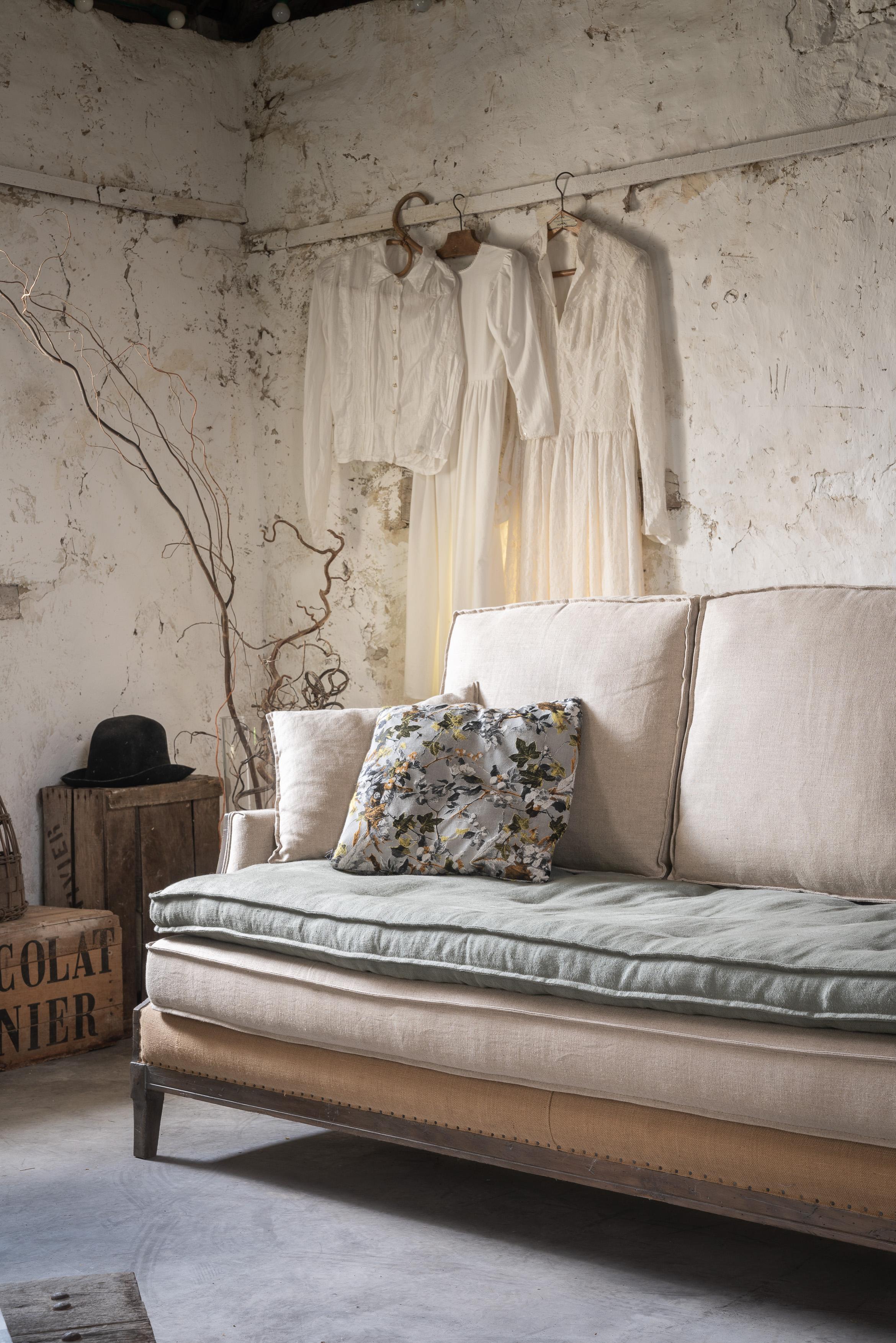 https://a.1stdibscdn.com/batignolles-sofa-by-ralph-m-for-sale-picture-7/f_12192/f_409631221722962843344/21_RALPH_M_TOME21_Batignolles_4213_master.jpg