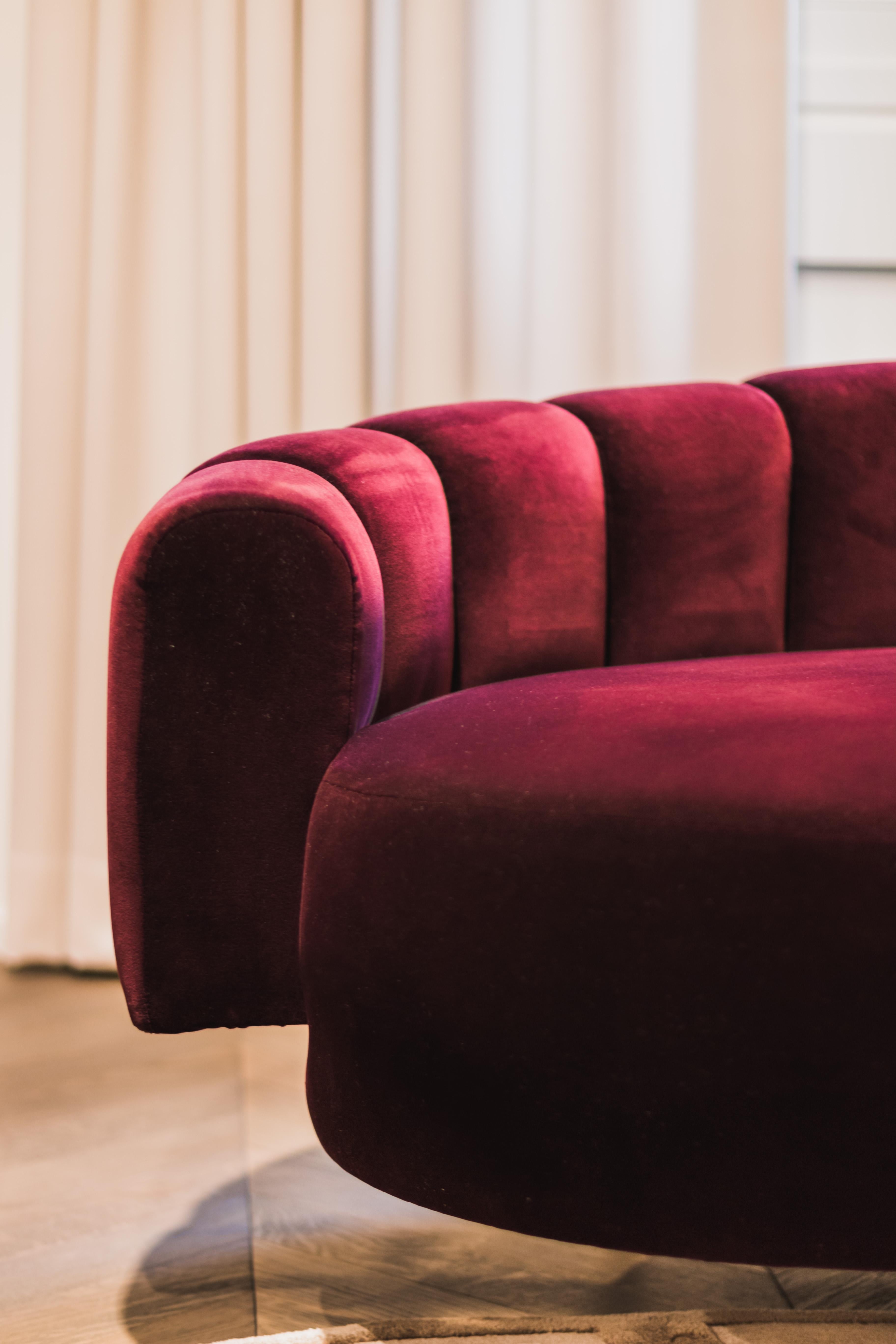 https://a.1stdibscdn.com/21st-century-art-deco-elie-saab-maison-bordeaux-velvet-monolith-sofa-italy-for-sale-picture-8/f_56582/f_234770921619039478426/21st_Century_Art_D_co_Elie_Saab_Maison_Bordeaux_Velvet_Monolith_Sofa_Italy_7_master.jpg