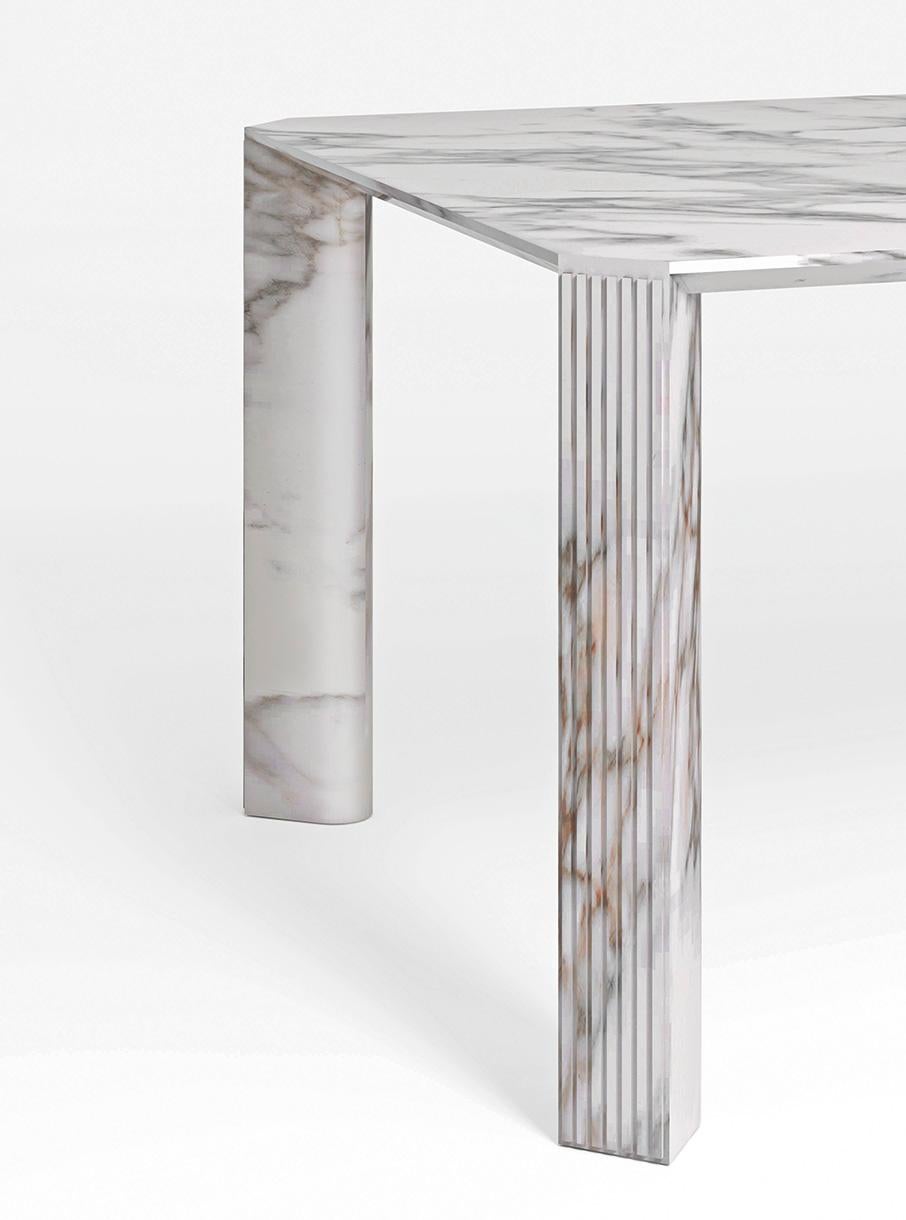 https://a.1stdibscdn.com/21st-century-art-deco-elie-saab-maison-calacatta-gold-marble-dining-table-italy-for-sale-picture-2/f_56582/f_231630121619040038457/21st_Century_Modern_Elie_Saab_Maison_Calacatta_Gold_Marble_Dining_Table_Italy_2_master.jpg