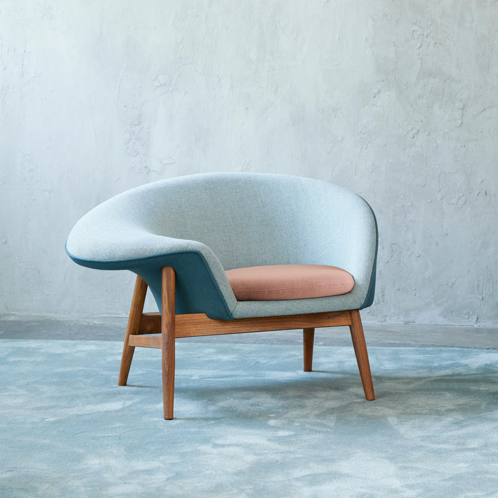 https://a.1stdibscdn.com/fried-egg-three-tone-chair-by-hans-olsen-from-warm-nordic-for-sale-picture-15/12330573/f_195013121592290655827/2201063_warmnordic_furniture_friedegg_loungechair_teak_lightgreen_petrol_freshpeach_vgrey_master.jpg