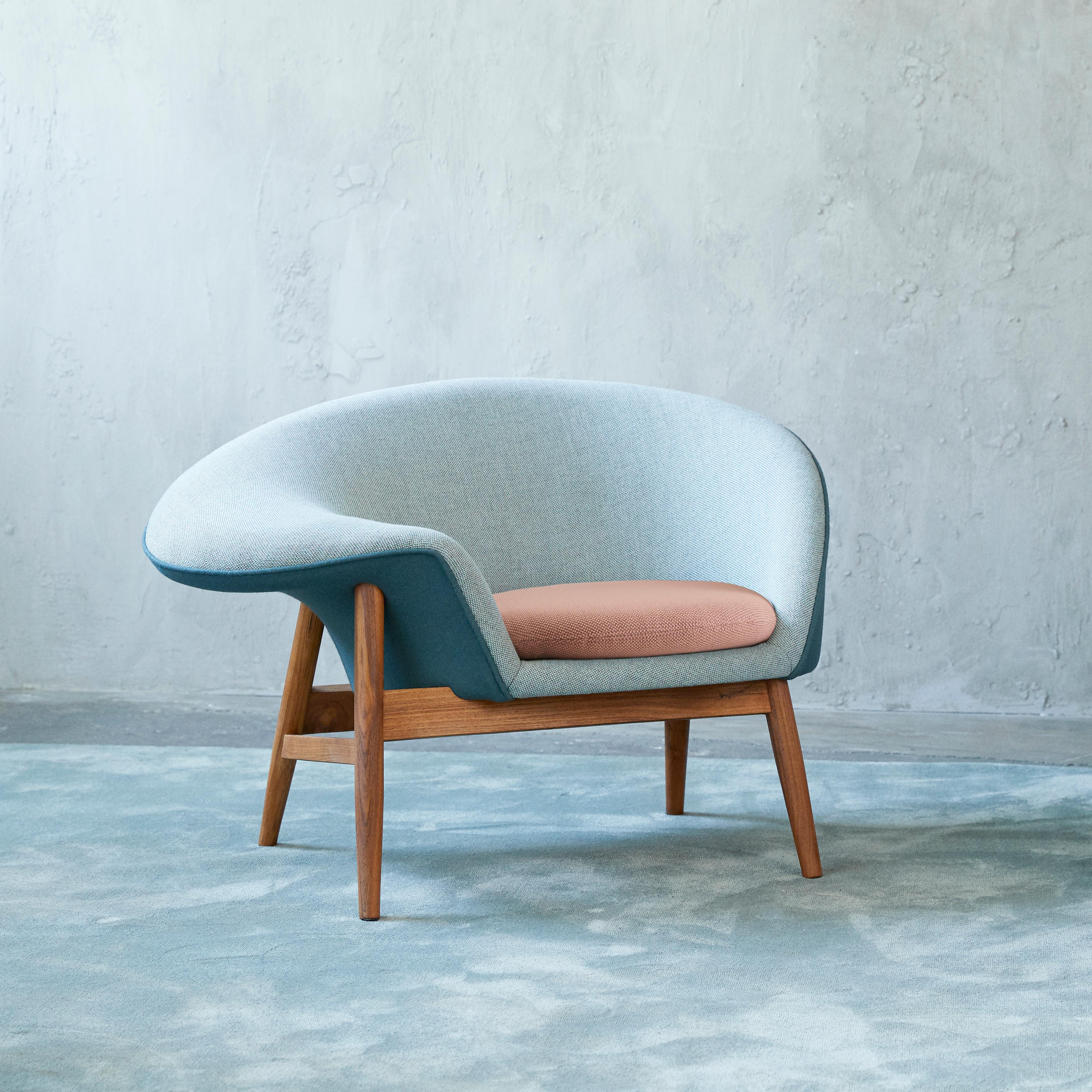 https://a.1stdibscdn.com/fried-egg-three-tone-chair-by-hans-olsen-from-warm-nordic-for-sale-picture-15/12330573/f_195013121592290655827/2201063_warmnordic_furniture_friedegg_loungechair_teak_lightgreen_petrol_freshpeach_vgrey_master.jpg
