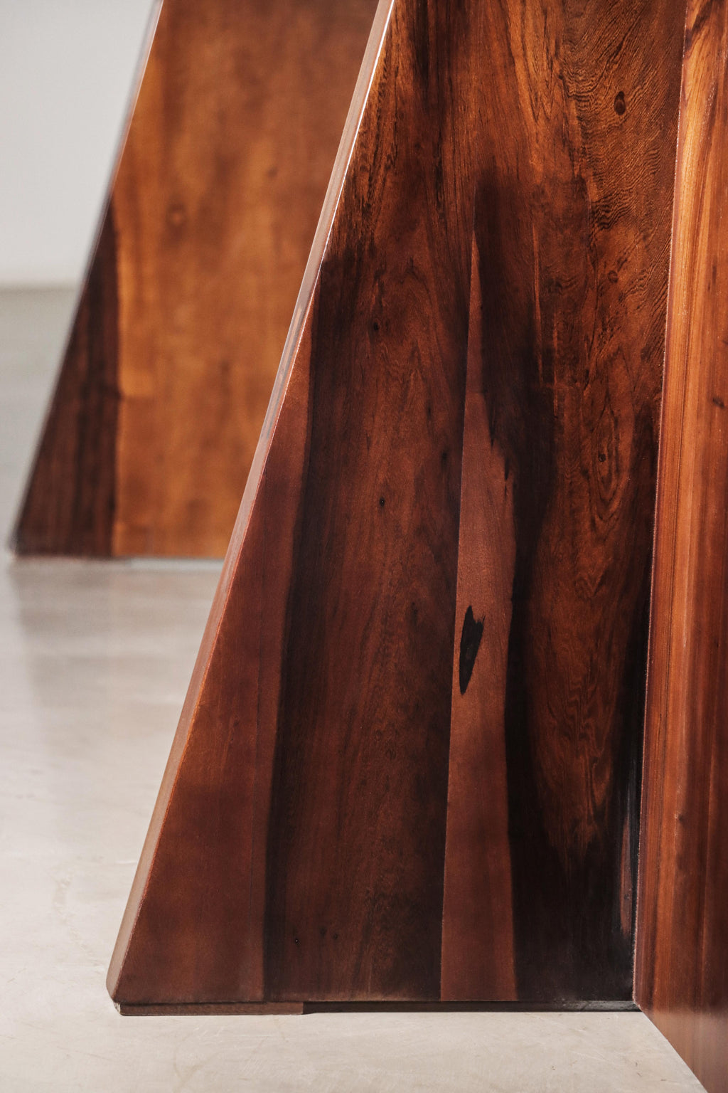https://a.1stdibscdn.com/waxed-iron-and-exotic-wood-dining-table-from-costantini-fierro-in-stock-for-sale-picture-9/f_25173/f_302145921661948790677/220825_Fierro_Table_by_Costantini_07_master.jpg