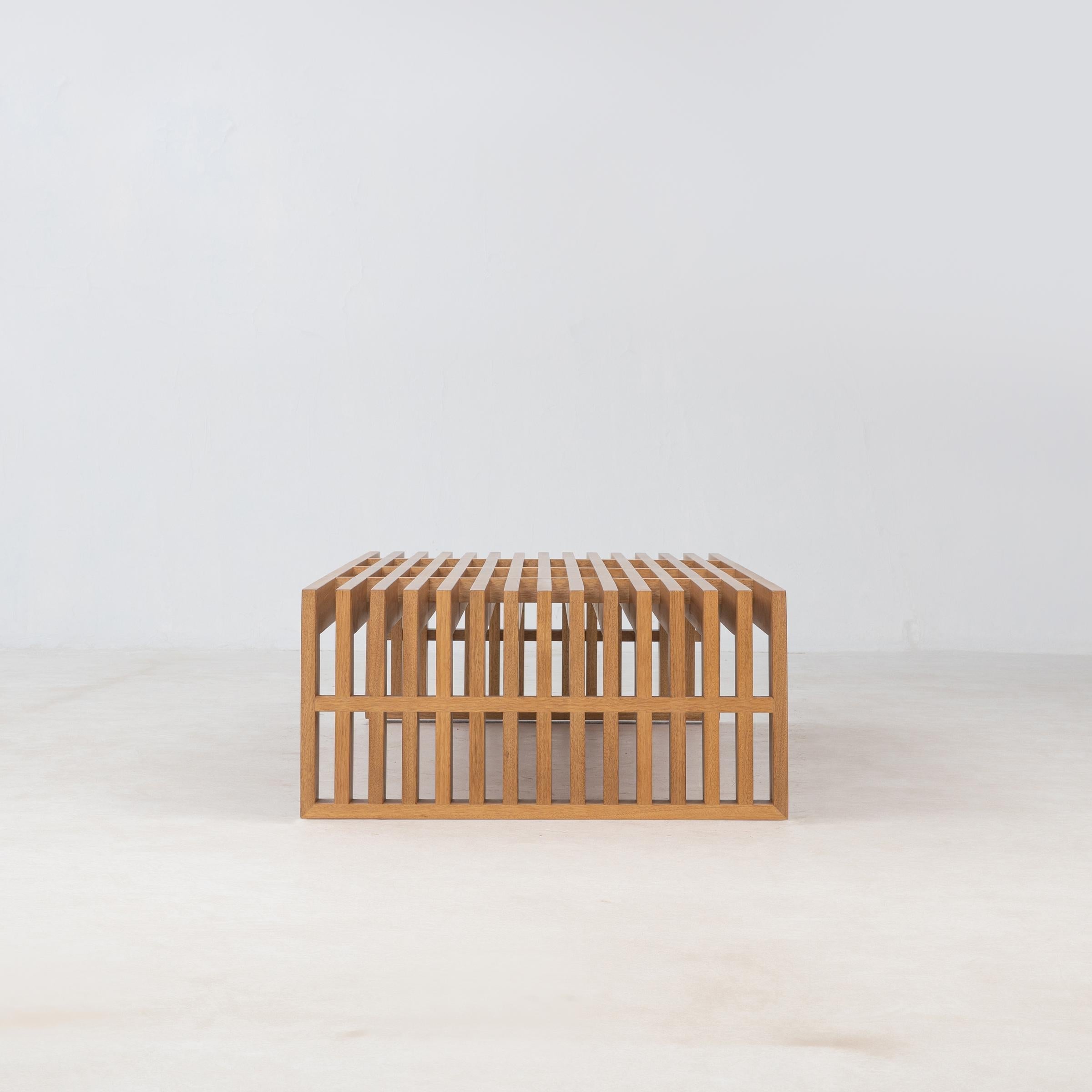 https://a.1stdibscdn.com/zither-lattice-coffee-table-for-sale-picture-3/f_91012/f_381193921766427187640/220_111131_F61_03_master.jpg
