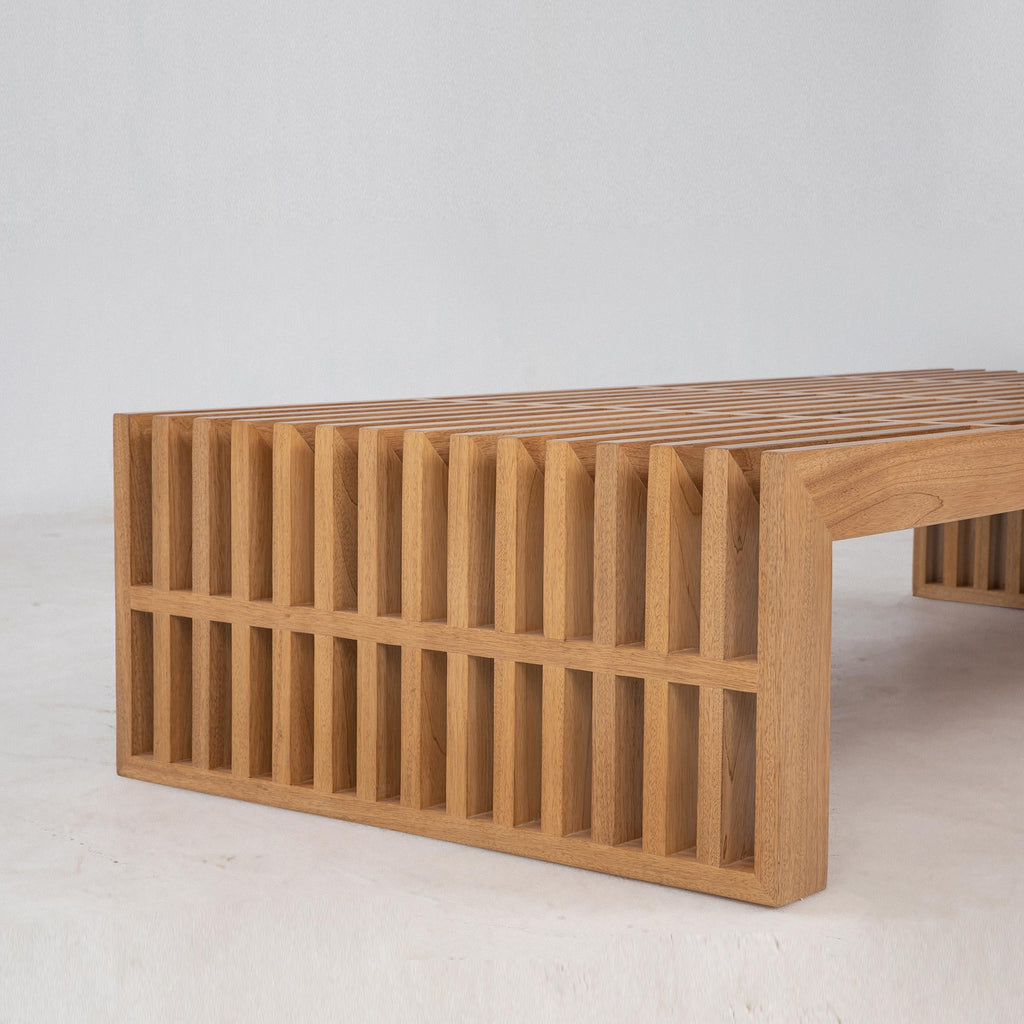 https://a.1stdibscdn.com/zither-lattice-coffee-table-for-sale-picture-5/f_91012/f_381193921766427191400/220_111131_F61_05_master.jpg