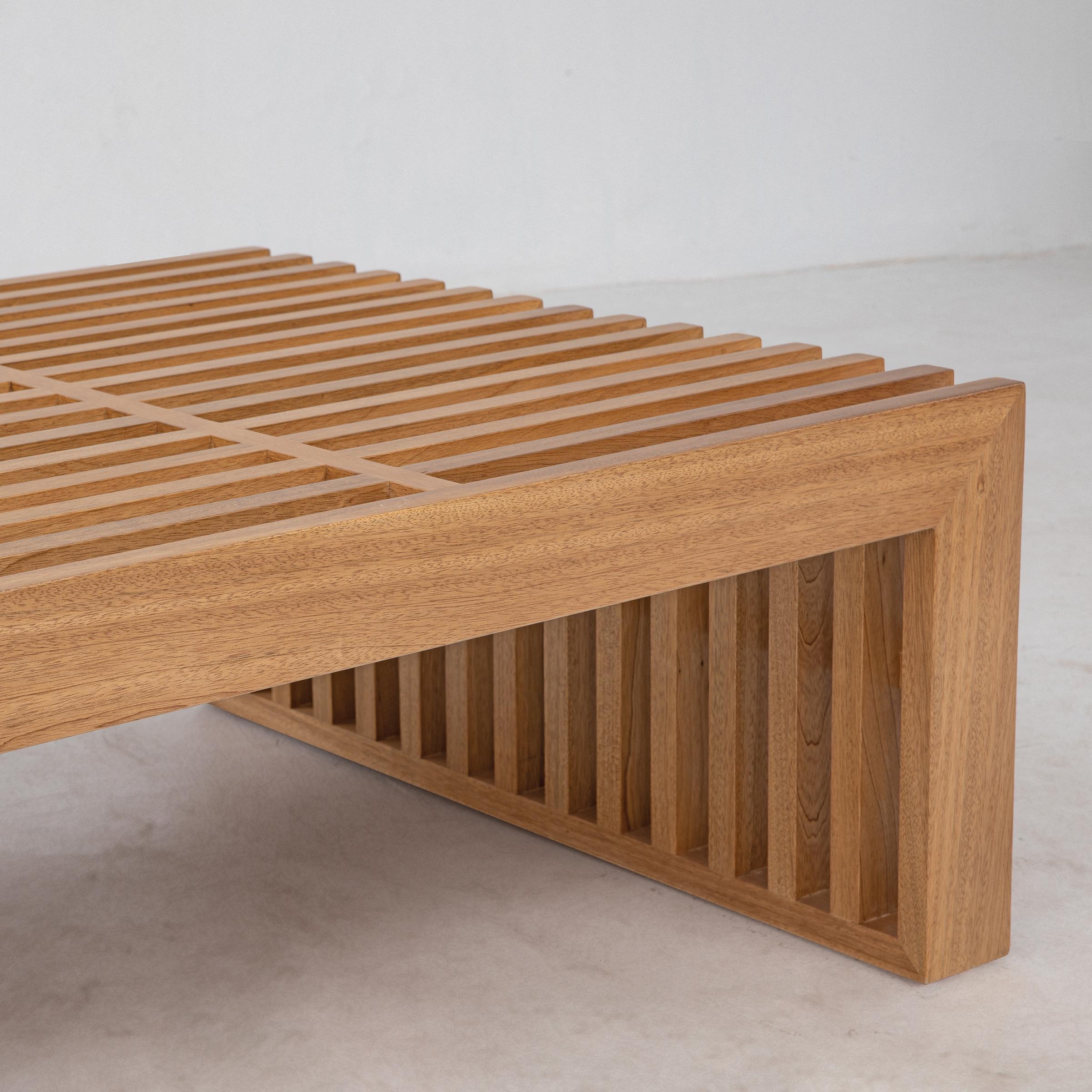 https://a.1stdibscdn.com/zither-lattice-coffee-table-for-sale-picture-6/f_91012/f_381193921766427193656/220_111131_F61_06_master.jpg
