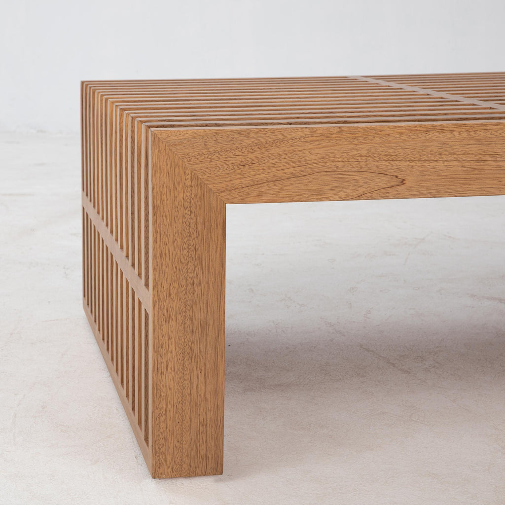 https://a.1stdibscdn.com/zither-lattice-coffee-table-for-sale-picture-7/f_91012/f_381193921766427196667/220_111131_F61_07_master.jpg