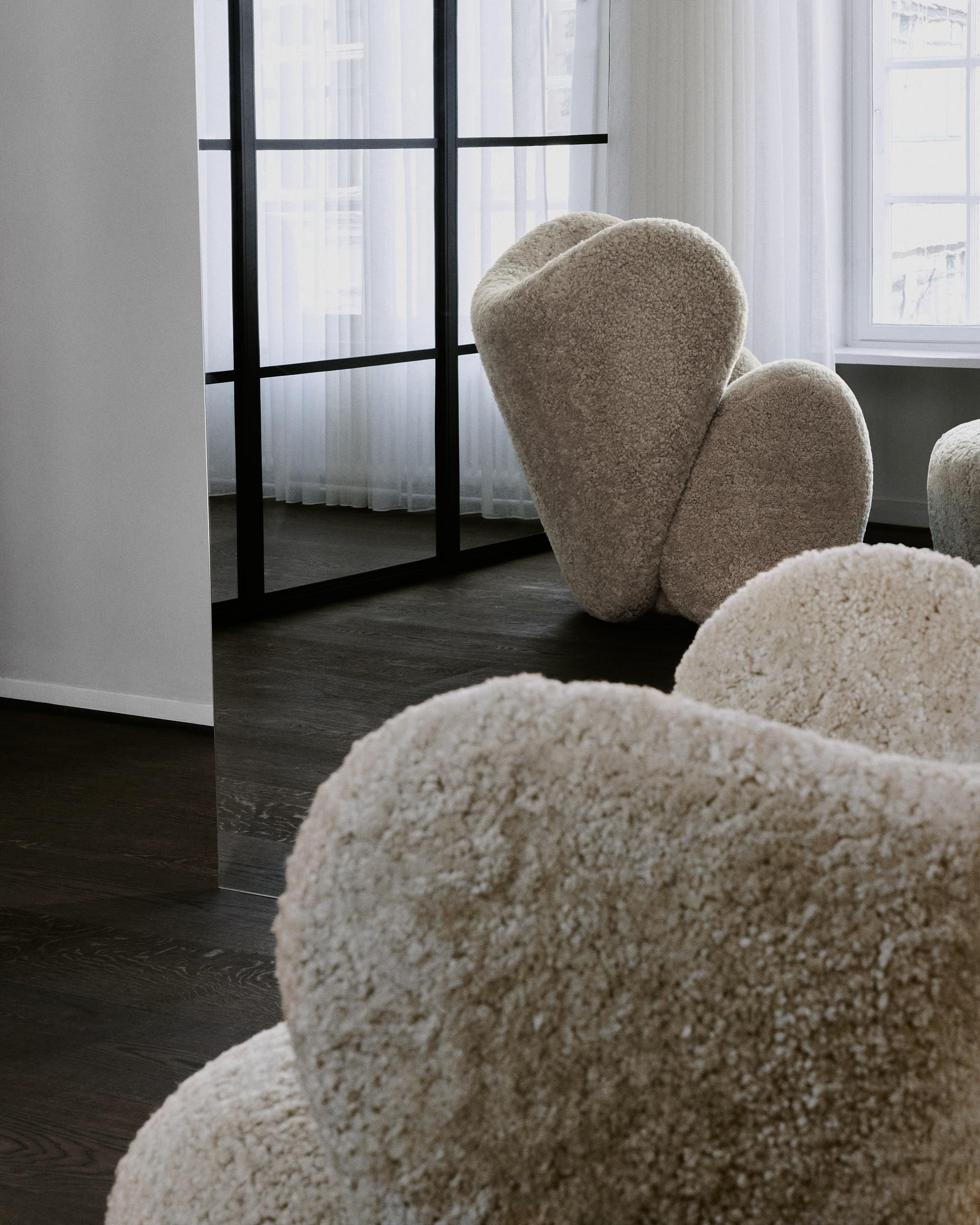 https://a.1stdibscdn.com/big-big-chair-armchair-in-sheepskin-moonlight-by-norr11-for-sale-picture-4/f_31233/f_323860921674558044620/221011_NORR1152381_Morten_Bentzon_master.jpg